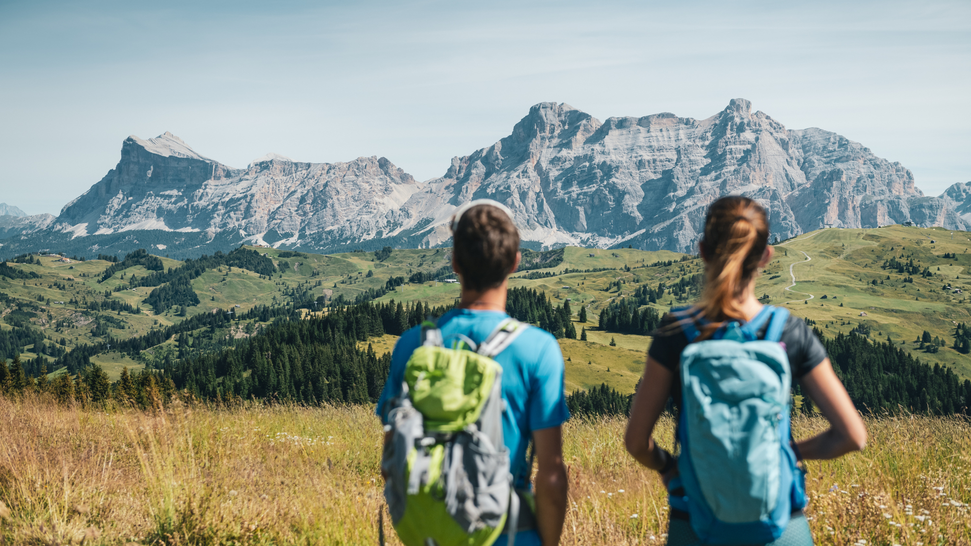Wanderer genießen das Panorama