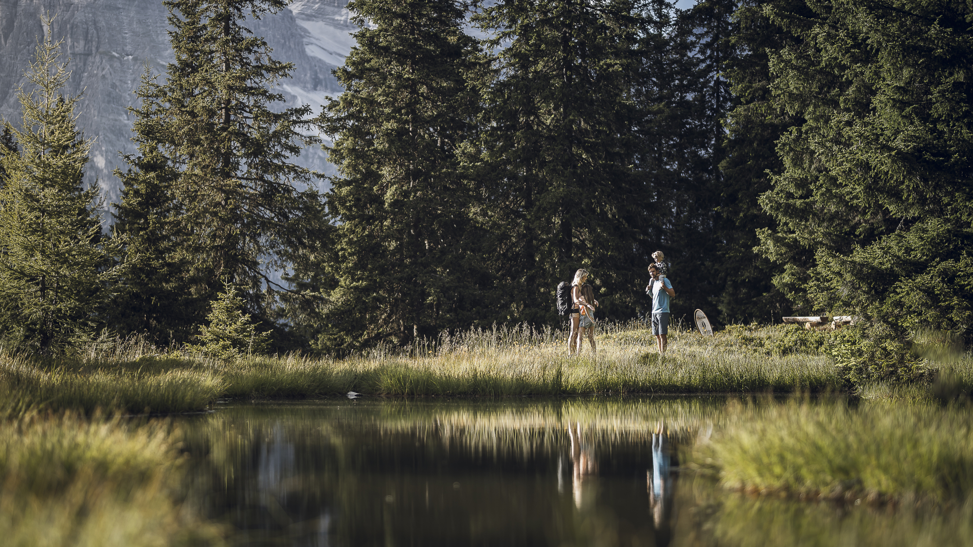 Familienwandern im herbstlichen Gossensass