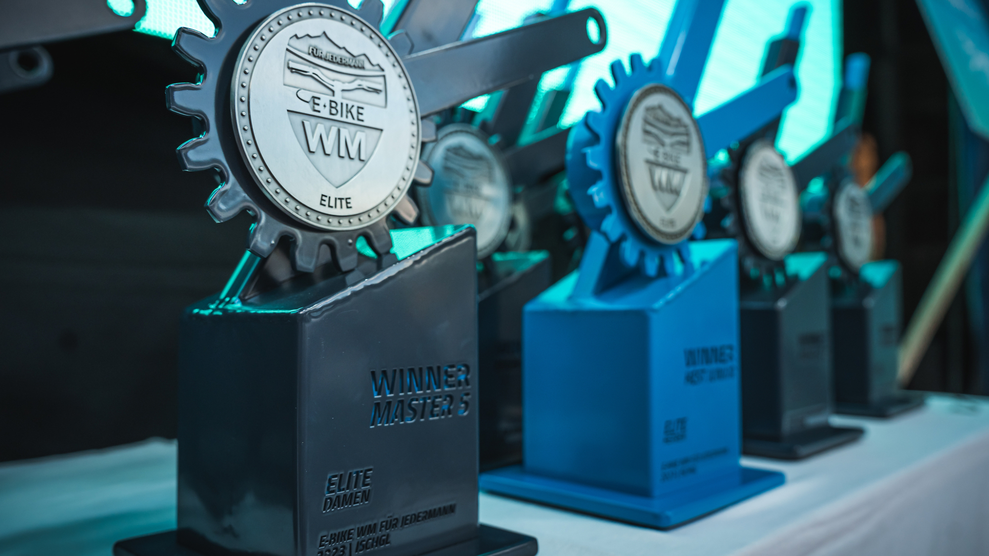 Trophäen der E-Bike WM in Ischgl