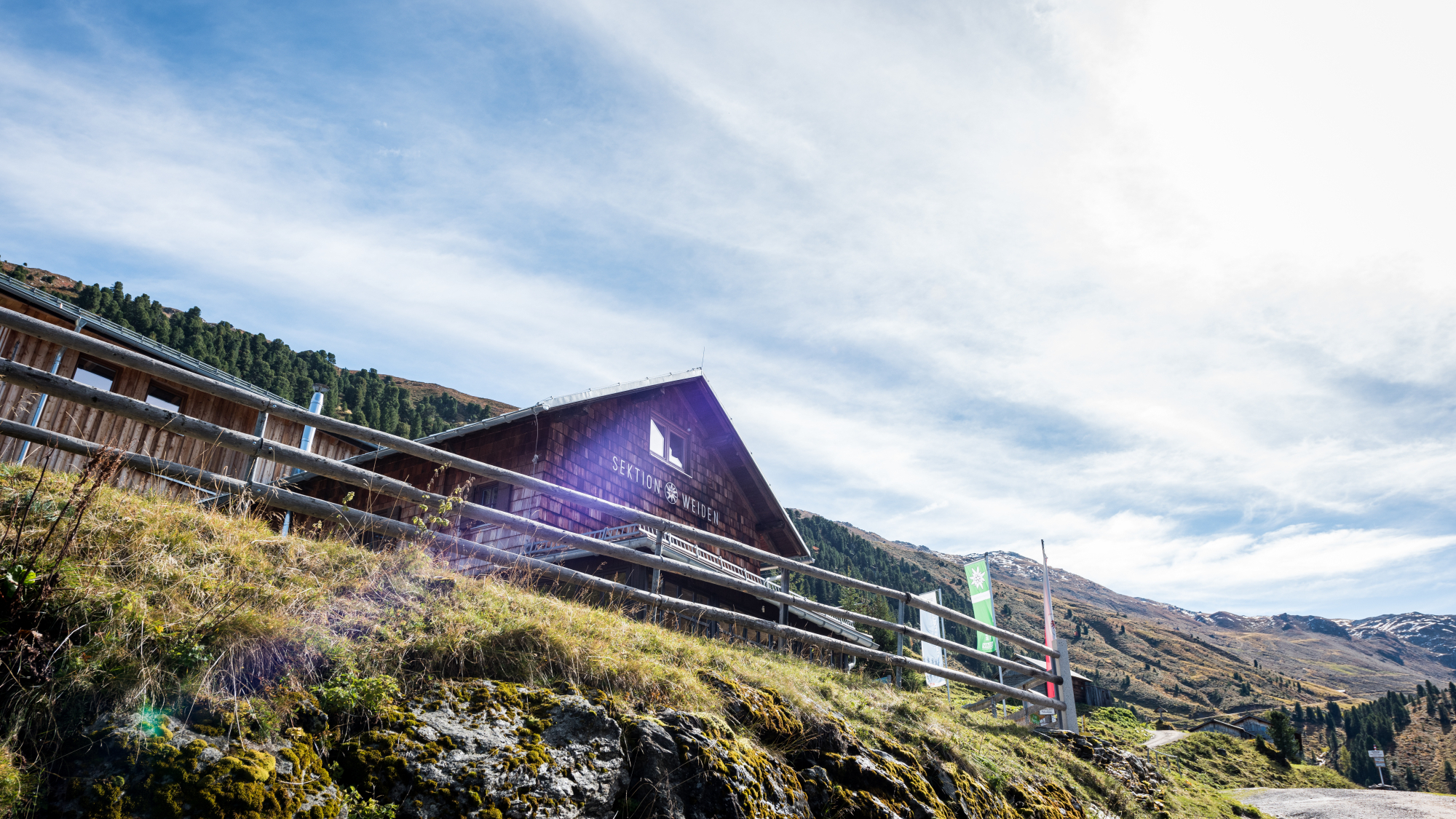 Die Weidener Hütte ist eines der Gourmet-Etappenziele des Inntaler Höhenwegs, aber auch ein großartiges Ziel für einen Tagesausflug zu Fuß oder mit dem Mountainbike.