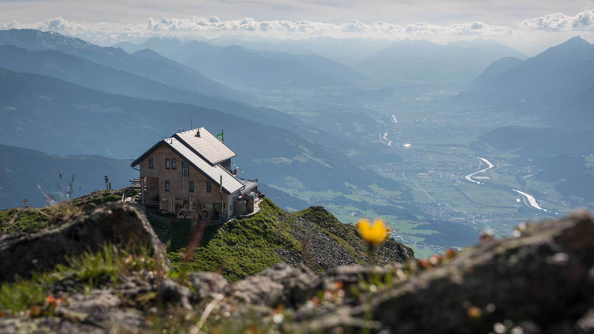 Die Kellerjochhütte mit ihrem 360°-Panoramablick ist ein absolutes Must-Visit.