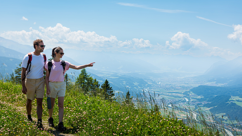 Was für ein Ausblick! Die Silberregion Karwendel ist ein wahres Wanderparadies für jedes Fitnesslevel.