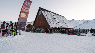 Der Neubau der KuhBar bei der Tschuggenhütte (Aussenansicht).