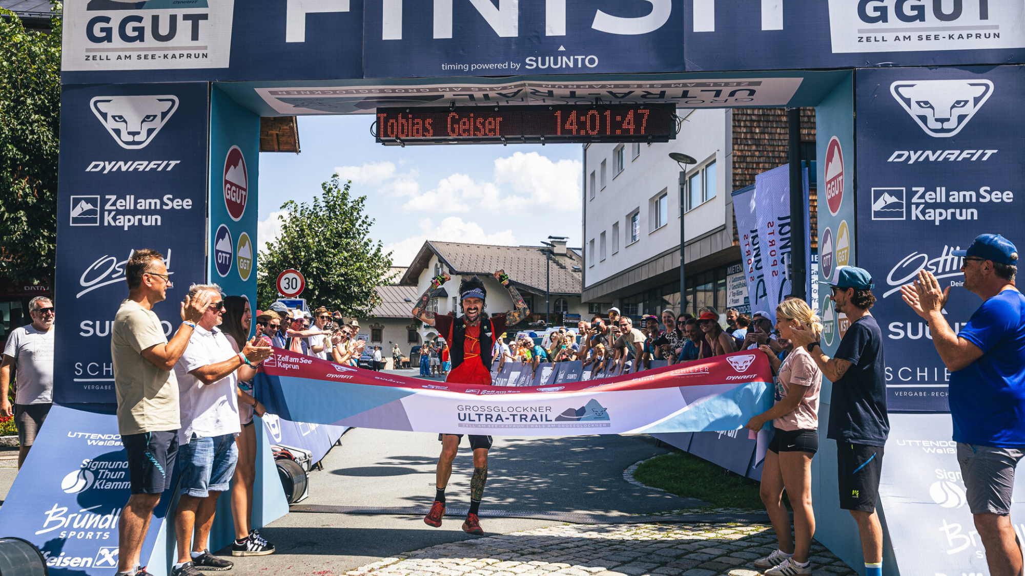 Zieleinlauf von Tobias Geiser mit neuer Rekordzeit