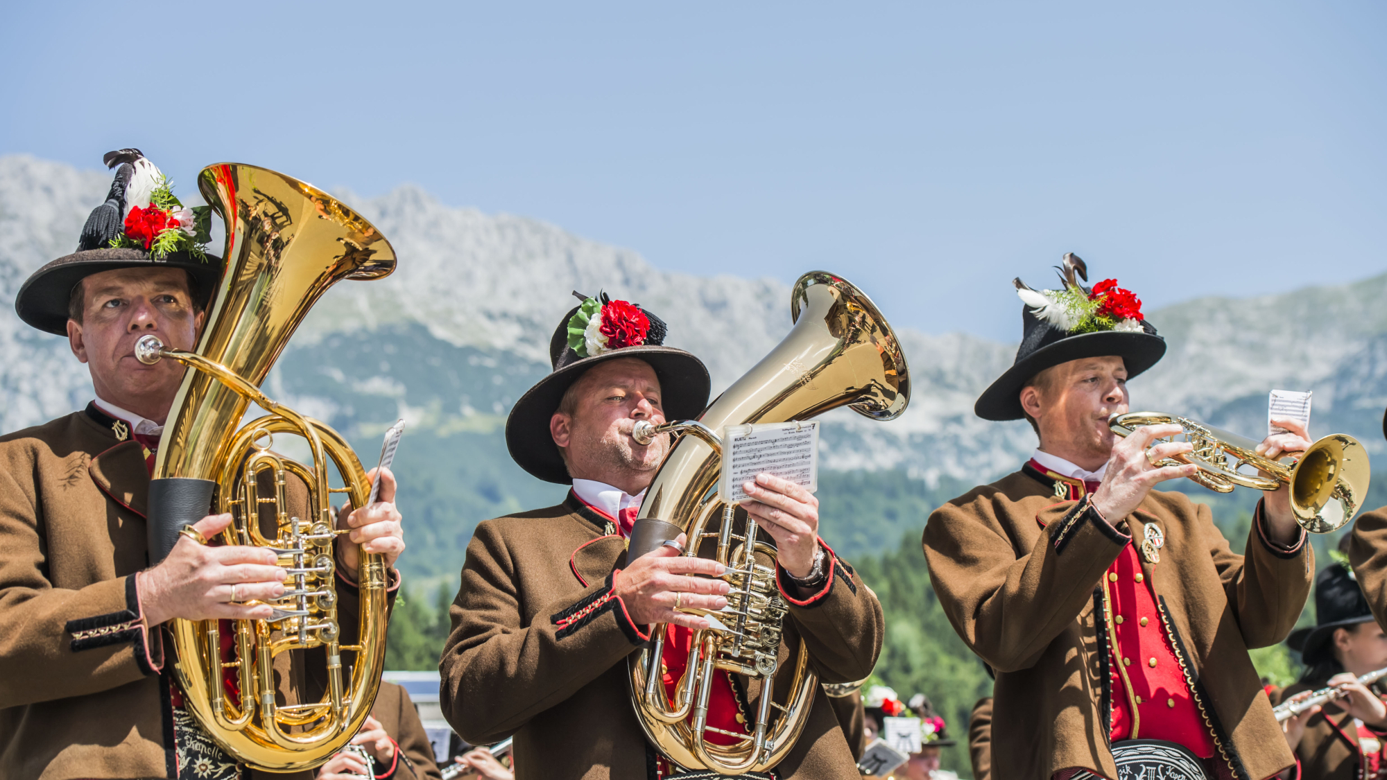 Musikkapelle beim Umzug am Wilden Kaiser in Scheffau