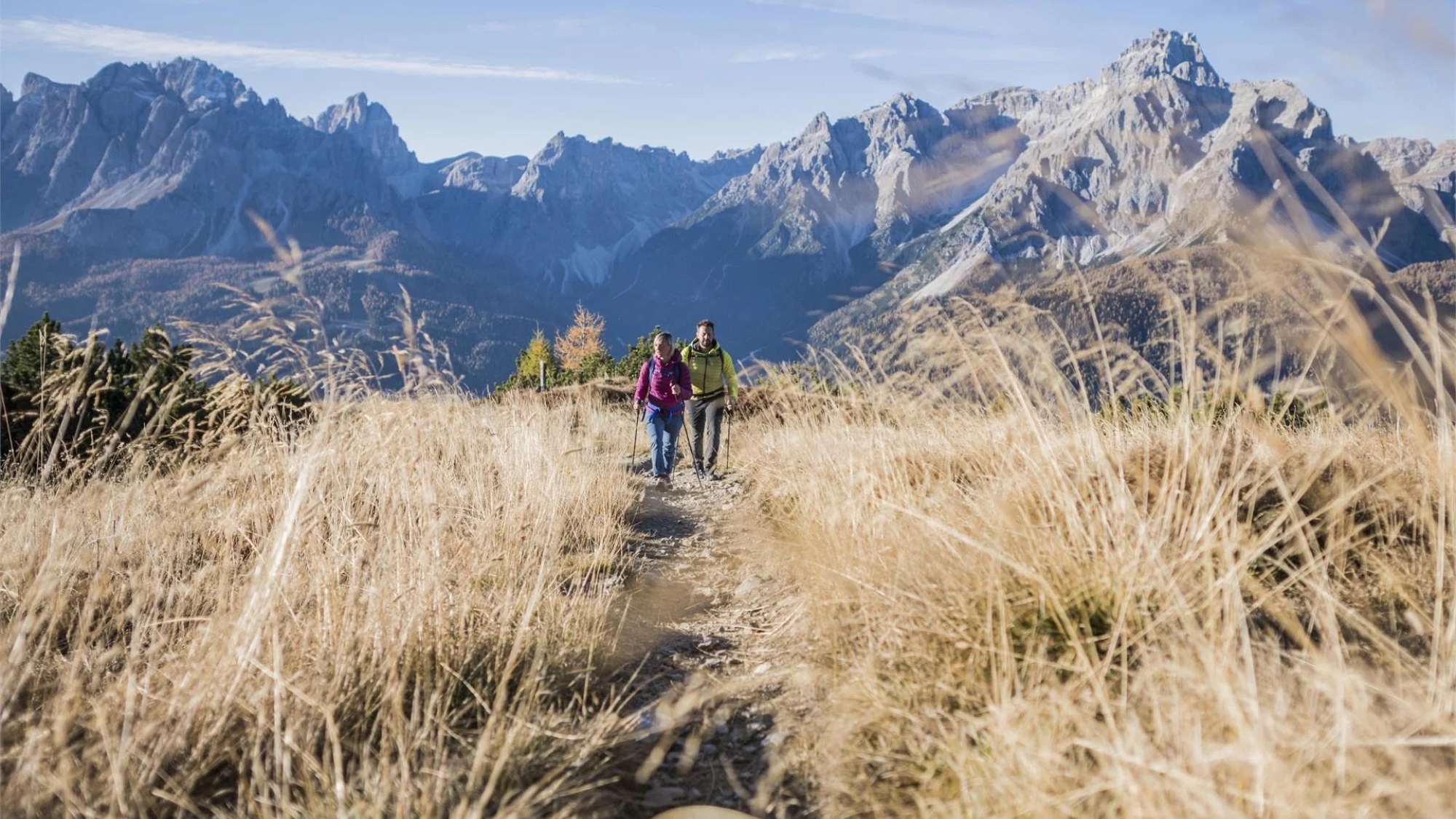 Wanderer auf dem Weg zum Helm