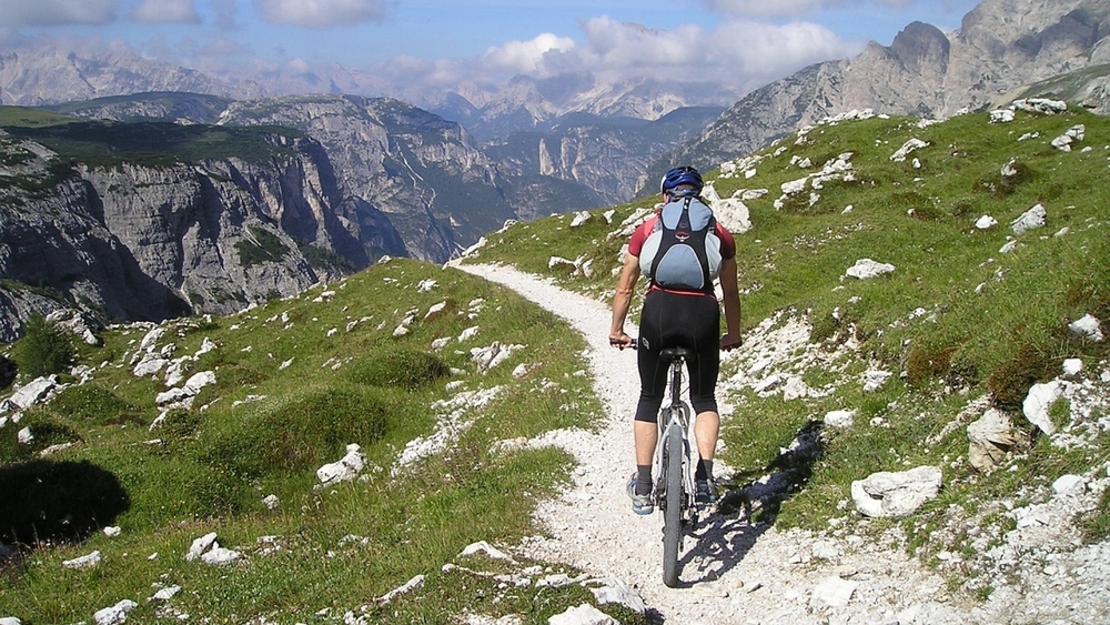 Mountainbiken zählt zu den beliebtesten Sportarten in den Alpenregionen