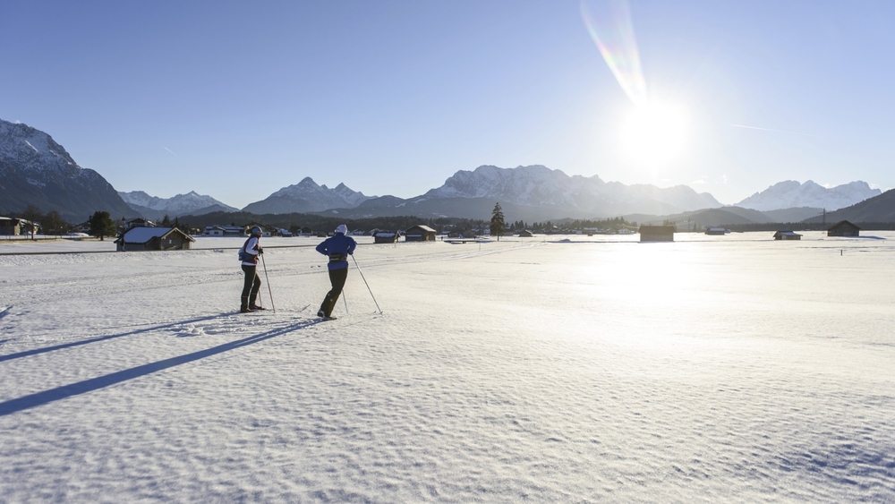 Panorama-Langlaufen in Krün mit Blick auf Wetterstein und Zugspitze
