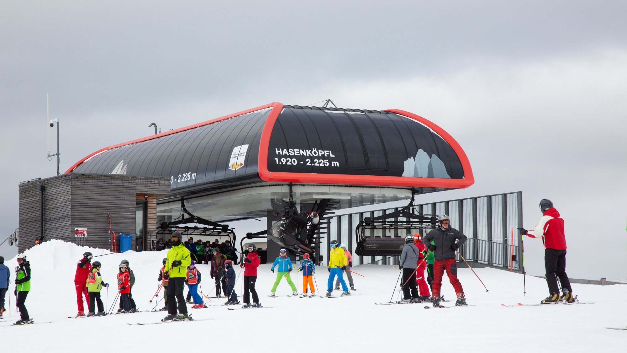 Die Bergstation Hasenköpfl-Sessellift ist der höchste Punkt im Skigebiet 3 Zinnen Dolomiten