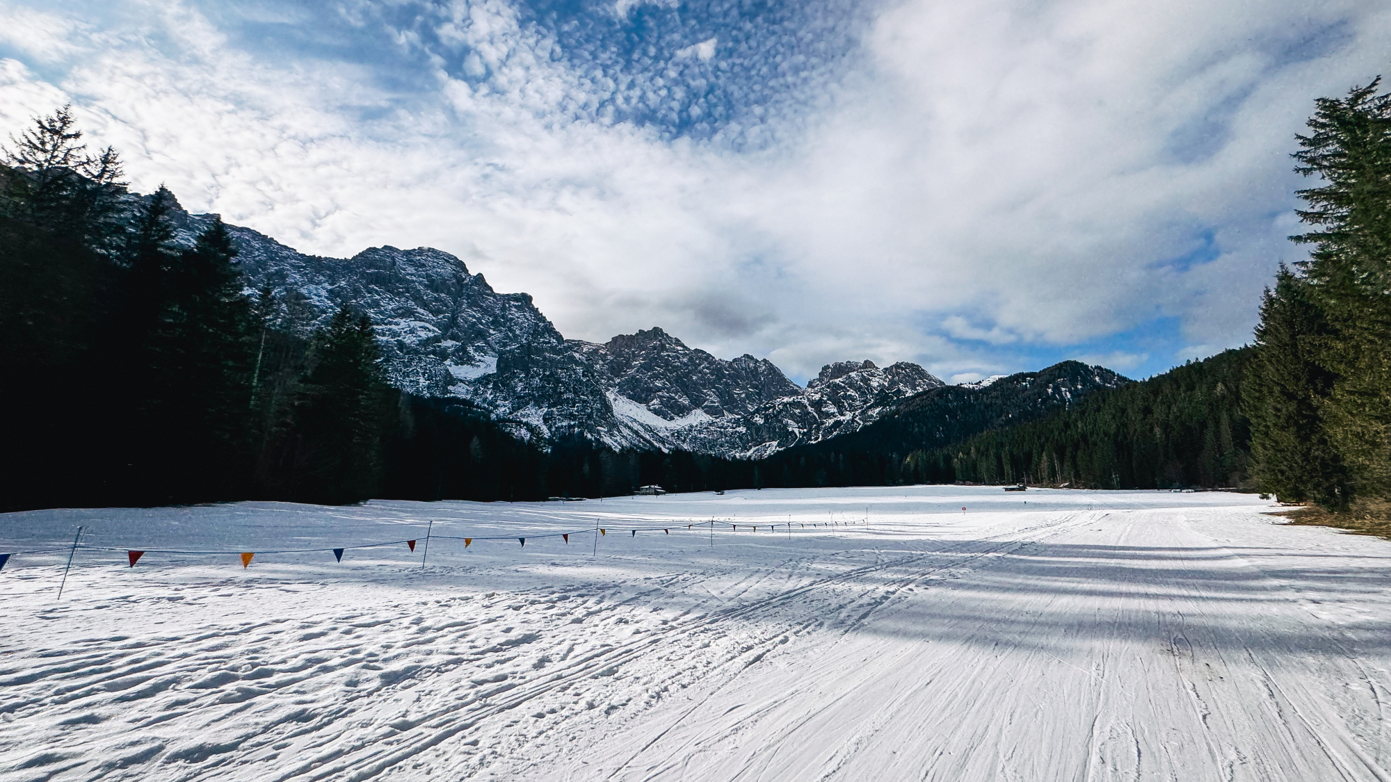Skiweg Richtung Bushaltestelle auf dem Weg nach Val Comelico