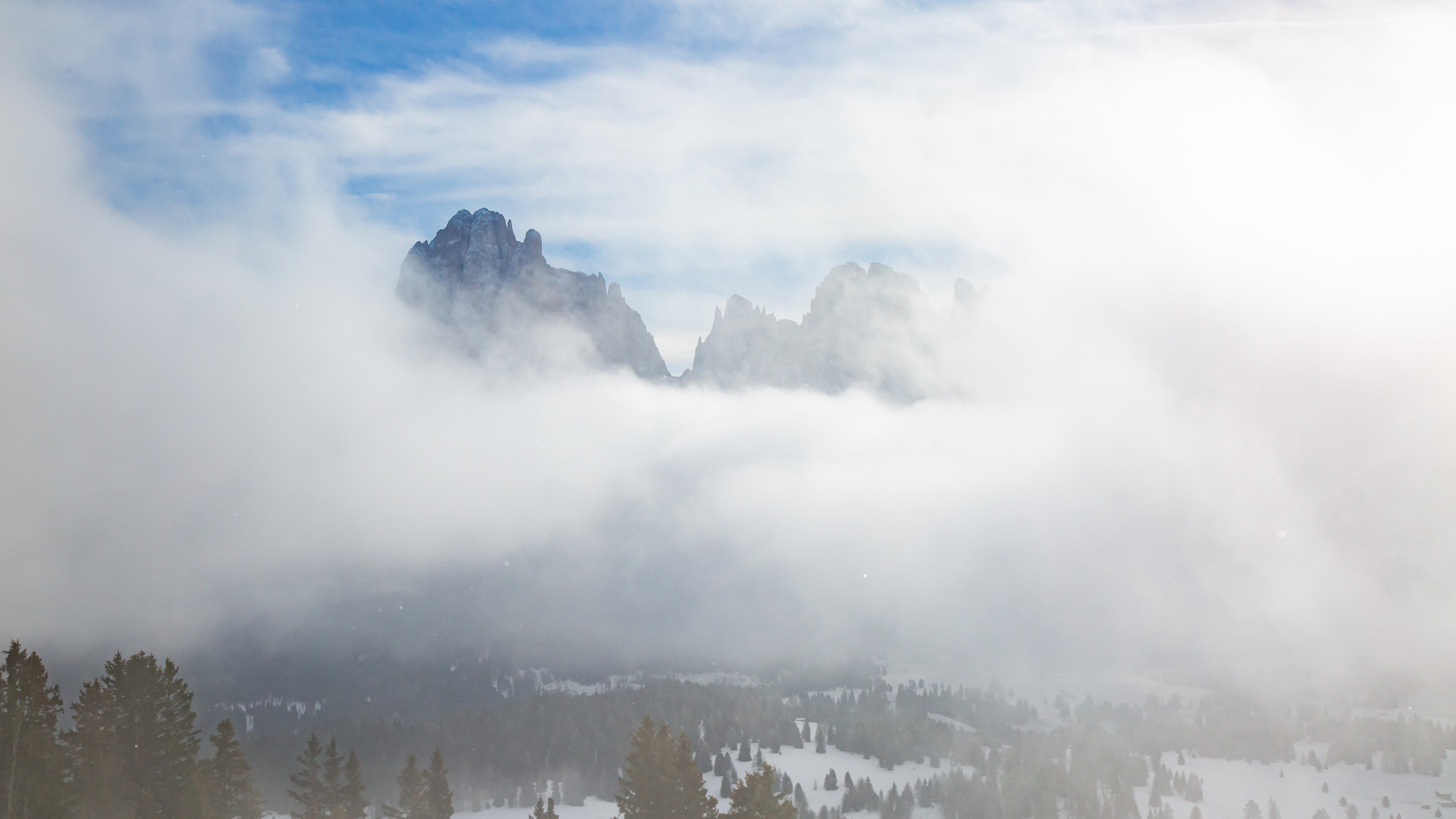 Skifahren bei spektakulärer Bergkulisse