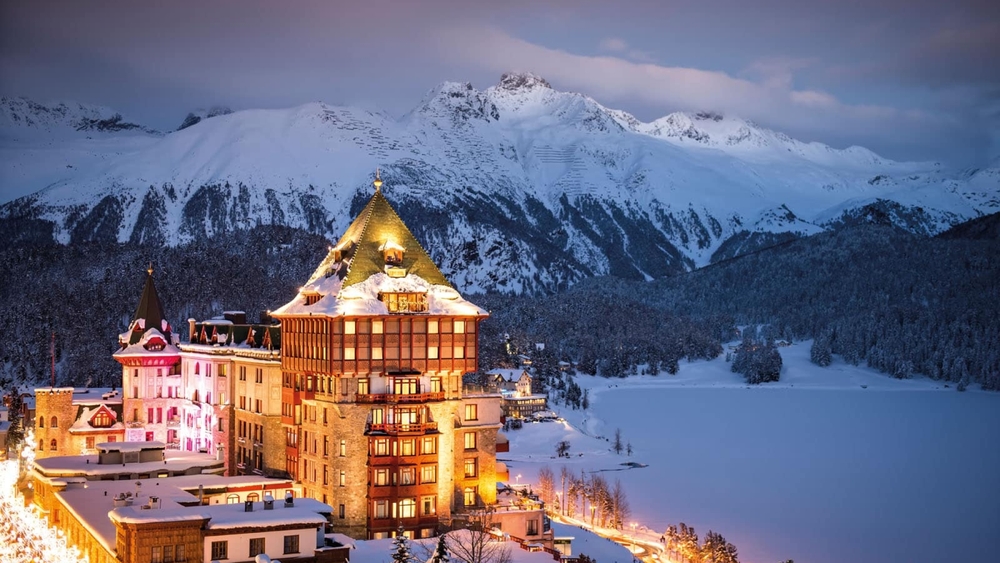 Das Badrutt’s Palace Hotel in St. Moritz zählt zu den berühmtesten Hotels der Schweiz 