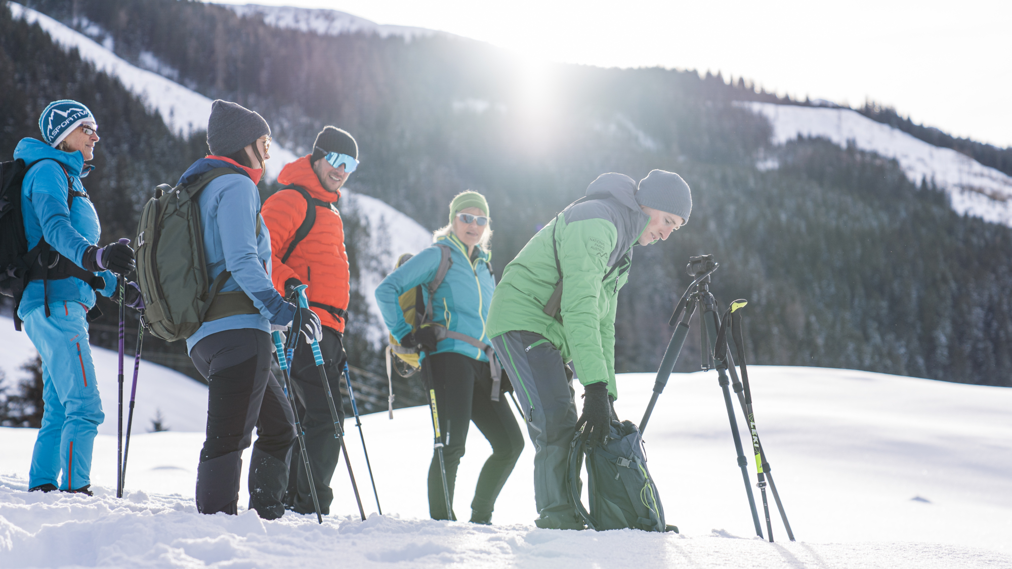 Lerne viel Wissenswertes bei der geführten Schneeschuhwanderung.