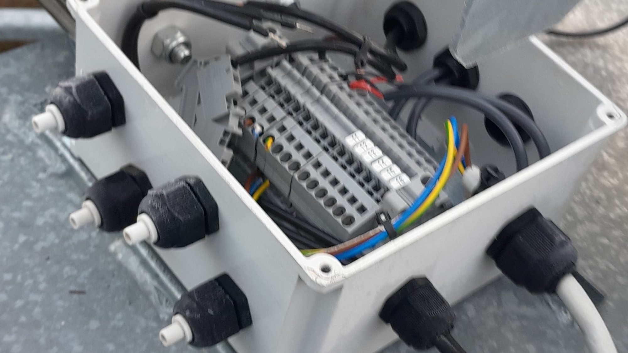 Beschädigter Schaltkasten an er Söllereckbahn