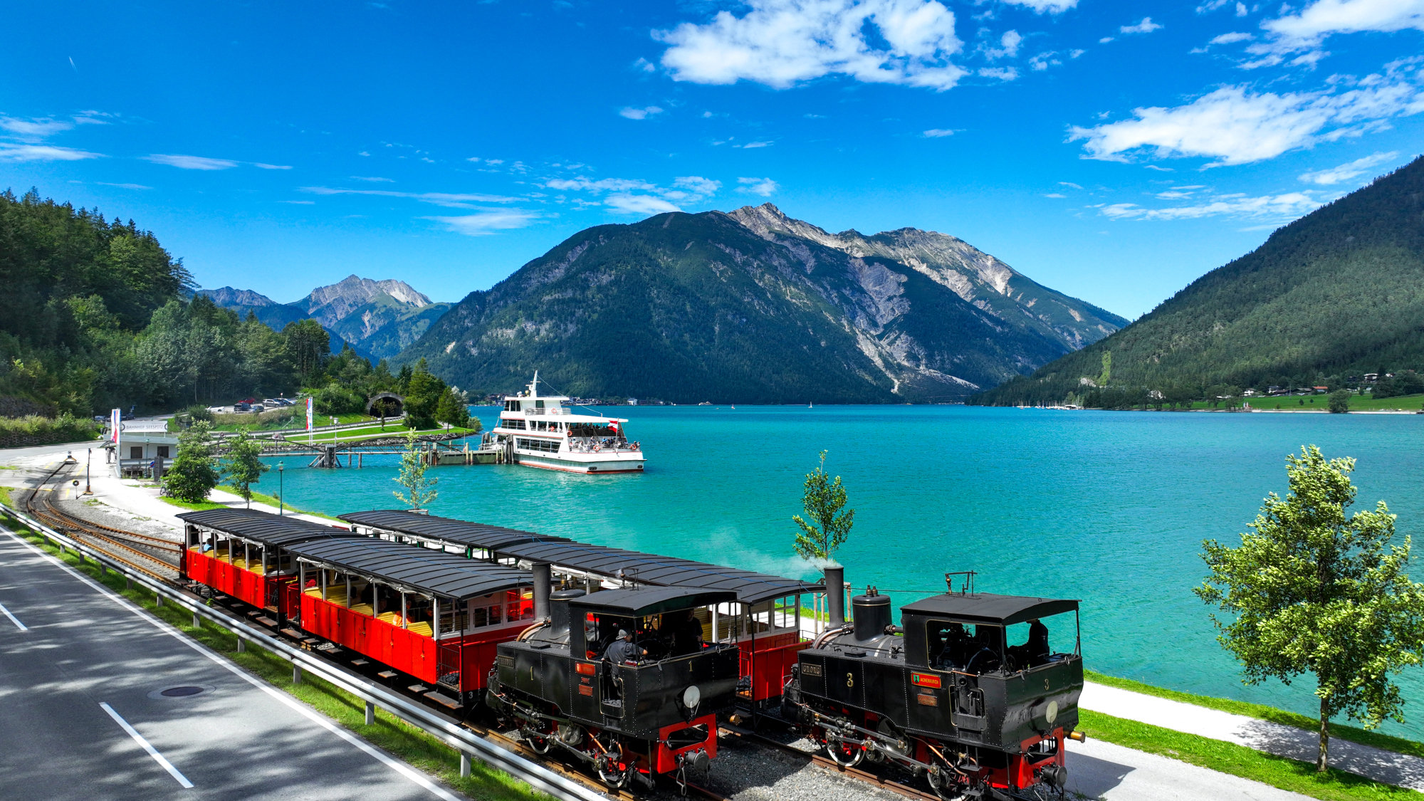 Bahn und Schiff am Achensee