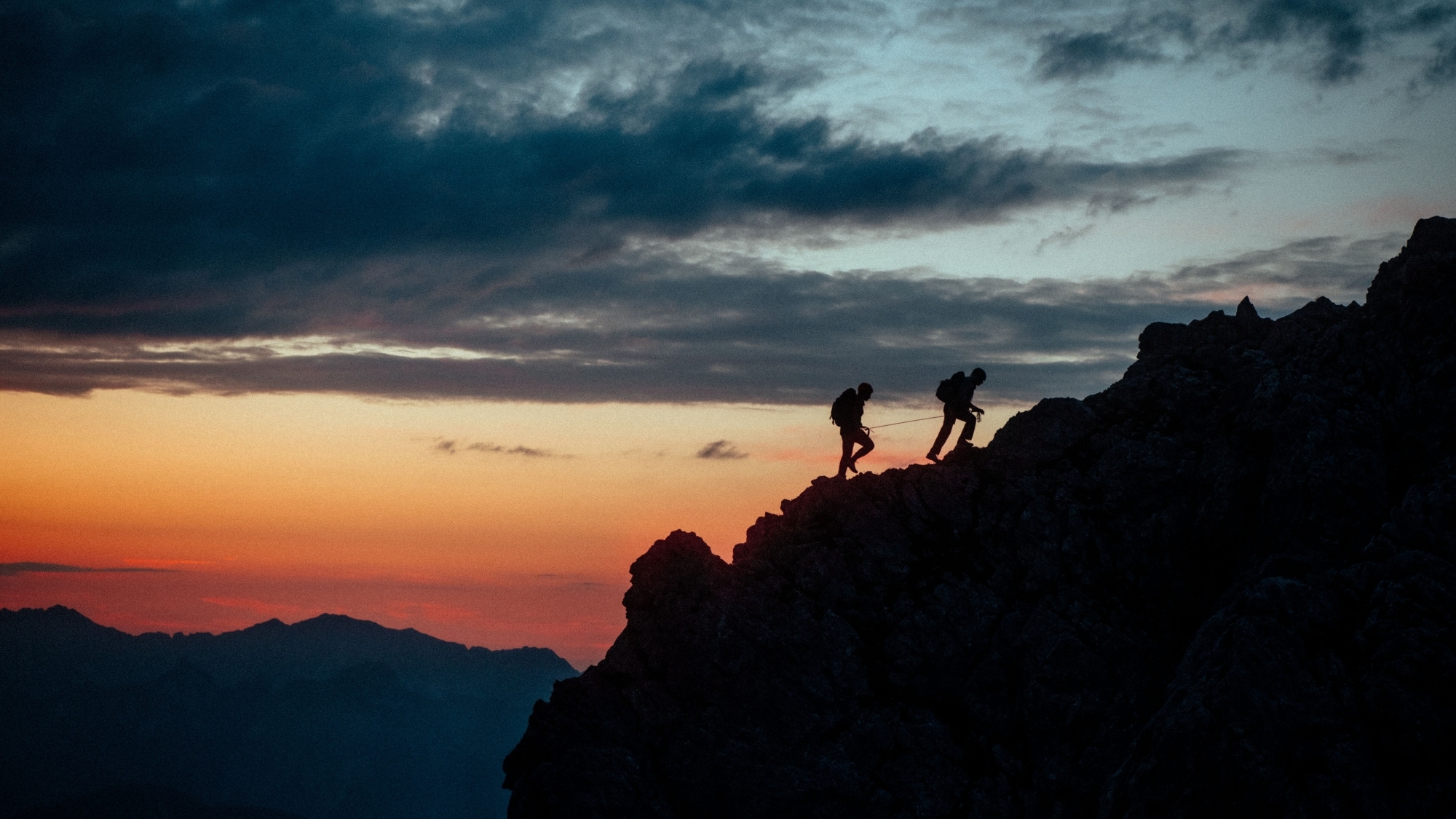 Tiroler Gipfelglück bei Morgenröte