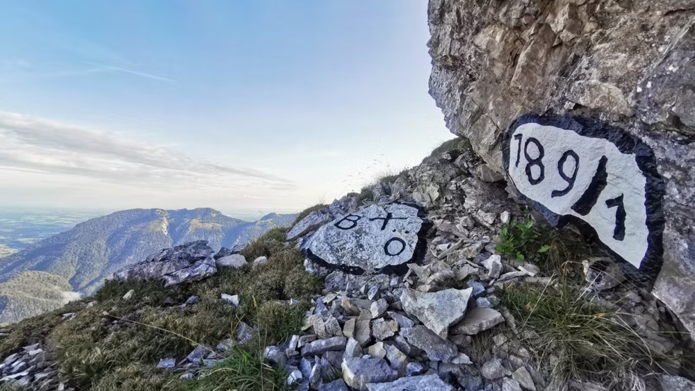 Wegmarkierung im Aufstieg zum Sonntagshorn