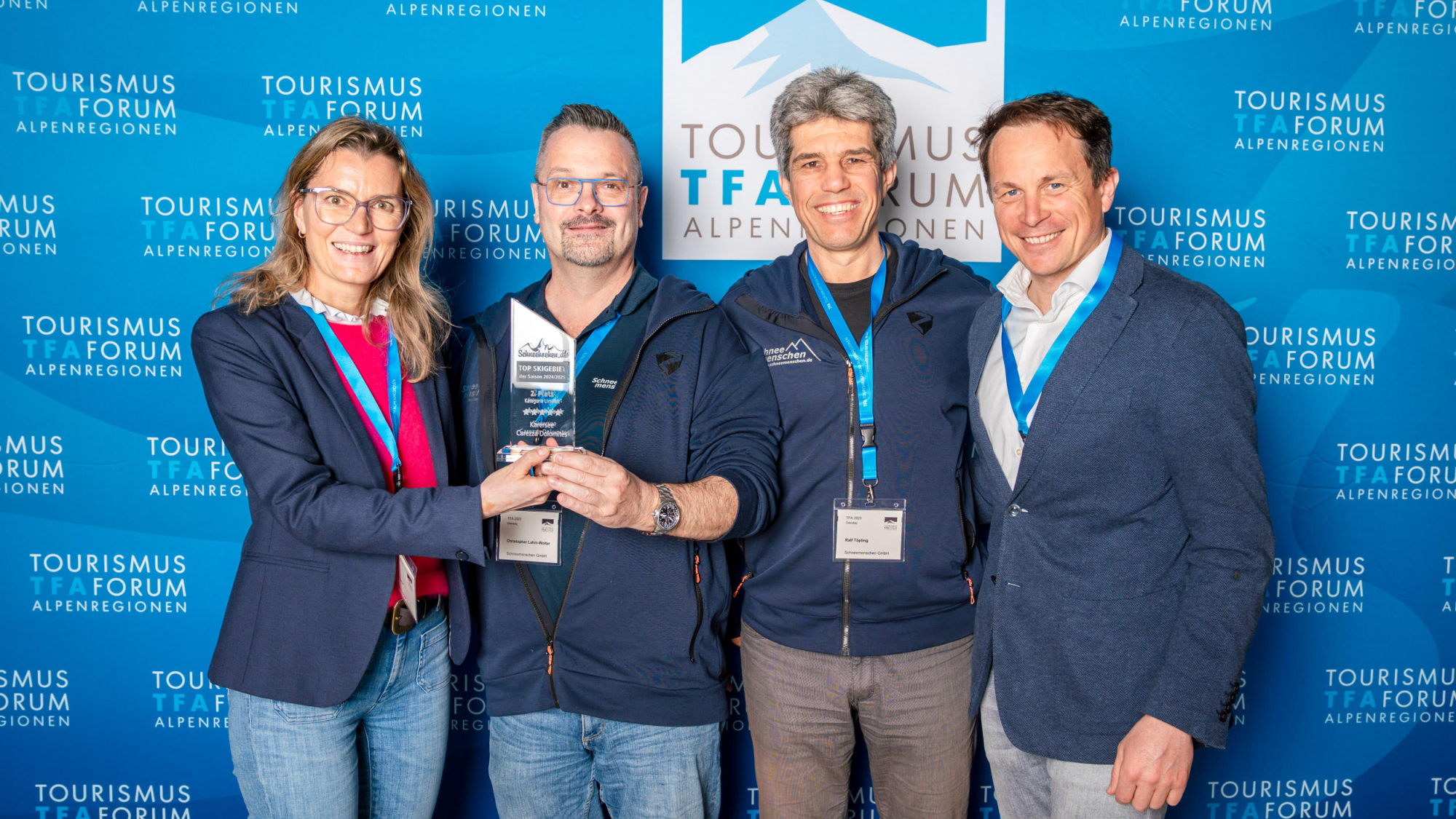 Links: Maria Gufler (Marketing Carezza Dolomites) / Mitte: Christopher Lahm-Wolter und Ralf Töpling (Schneemenschen GmbH) / Rechts: Florian Eisath (CEO Carezza Dolomites)