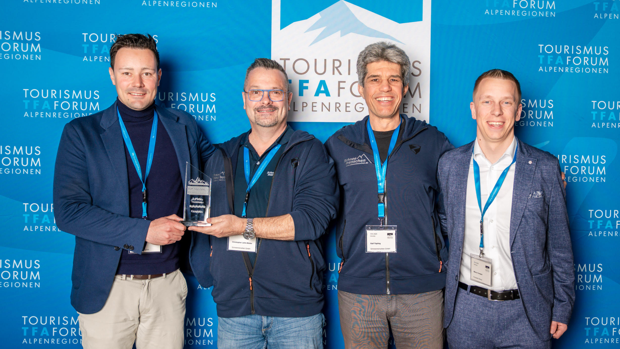 Links: Thomas Reiter (Direktor Skirama Kronplatz) / Mitte: Christopher Lahm-Wolter und Ralf Töpling (Schneemenschen GmbH) /  Rechts: Marco Comploi (Brand & Communications Coordinator Kronplatz Brand)