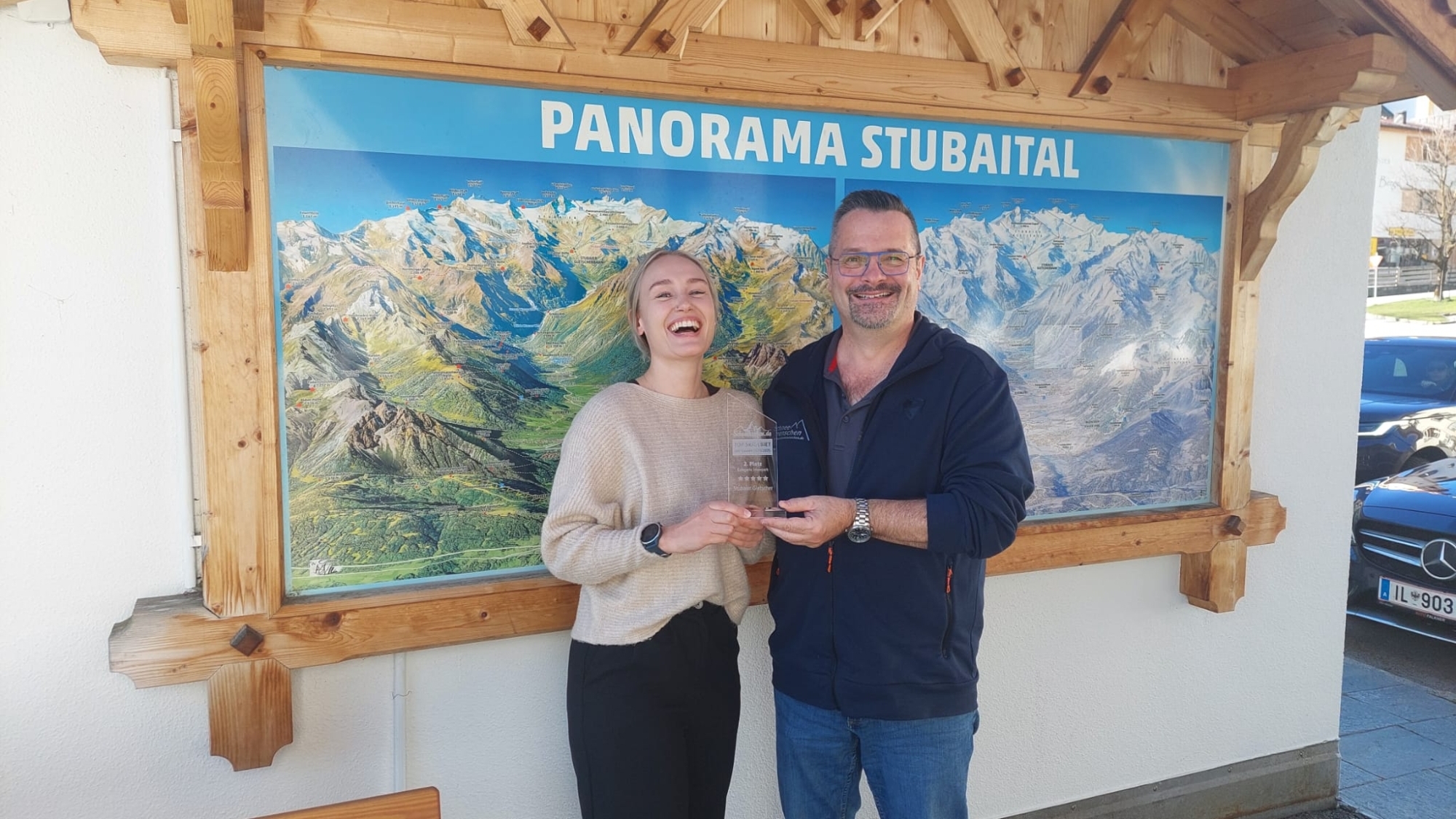 Teresa Schlögl (Marketing Tourismusverband Stubai Tirol) und Christopher Lahm-Wolter (Schneemenschen GmbH)