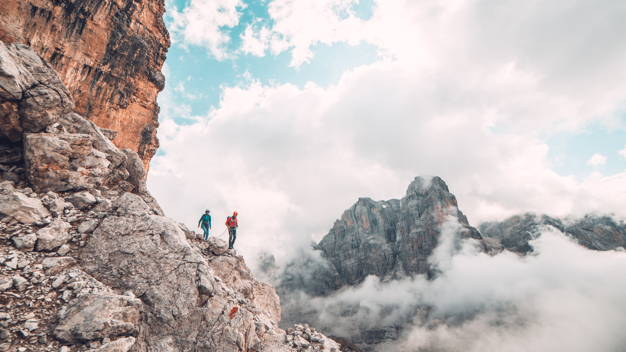 Bergwanderer in der spektakulären Bergwelt von Madonna di Campiglio