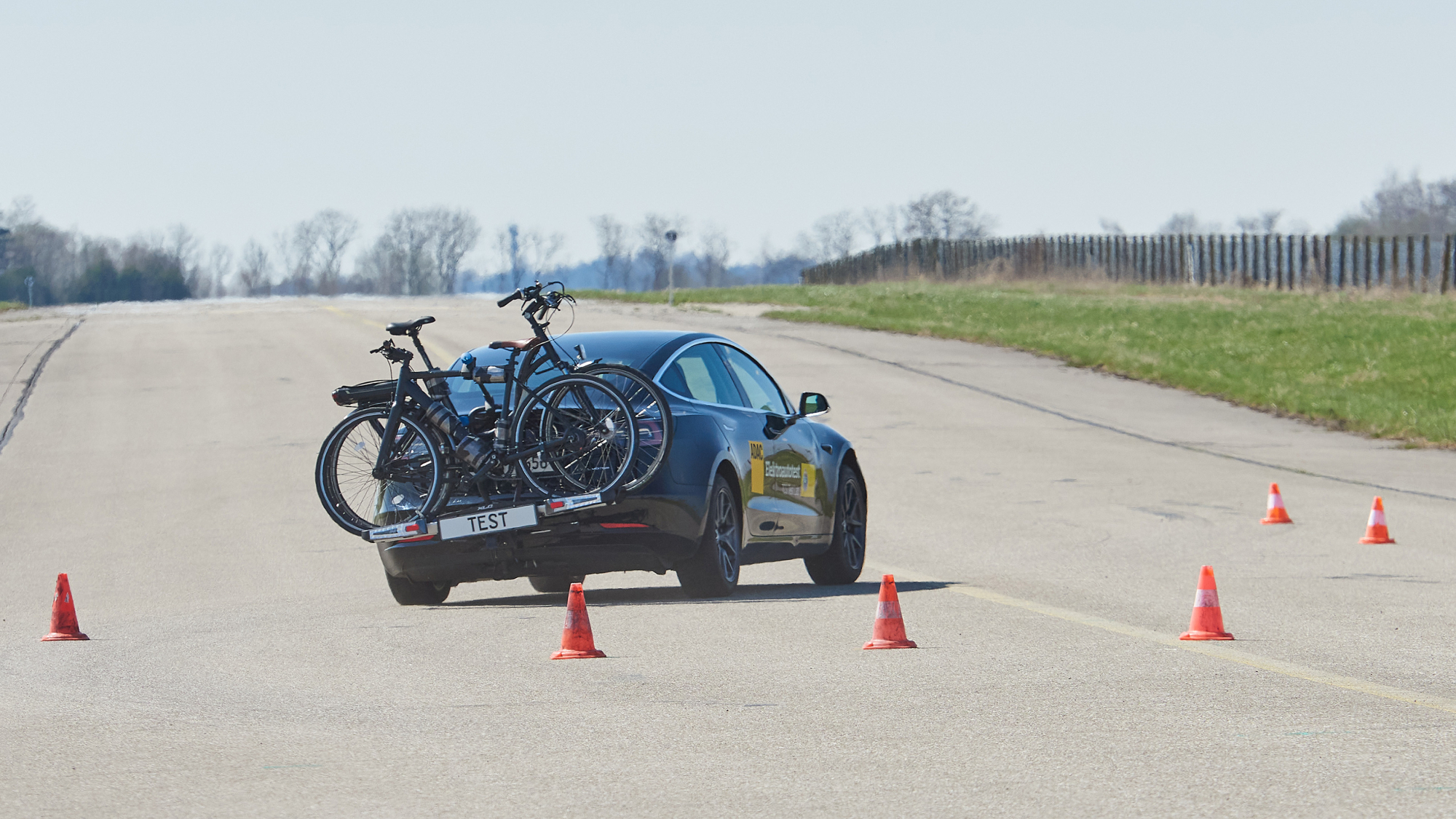 ADAC Test von Heckträgern: Keiner verursachte in den dynamischen Fahrversuchen bei 90 km/h Schäden am Testfahrzeug
