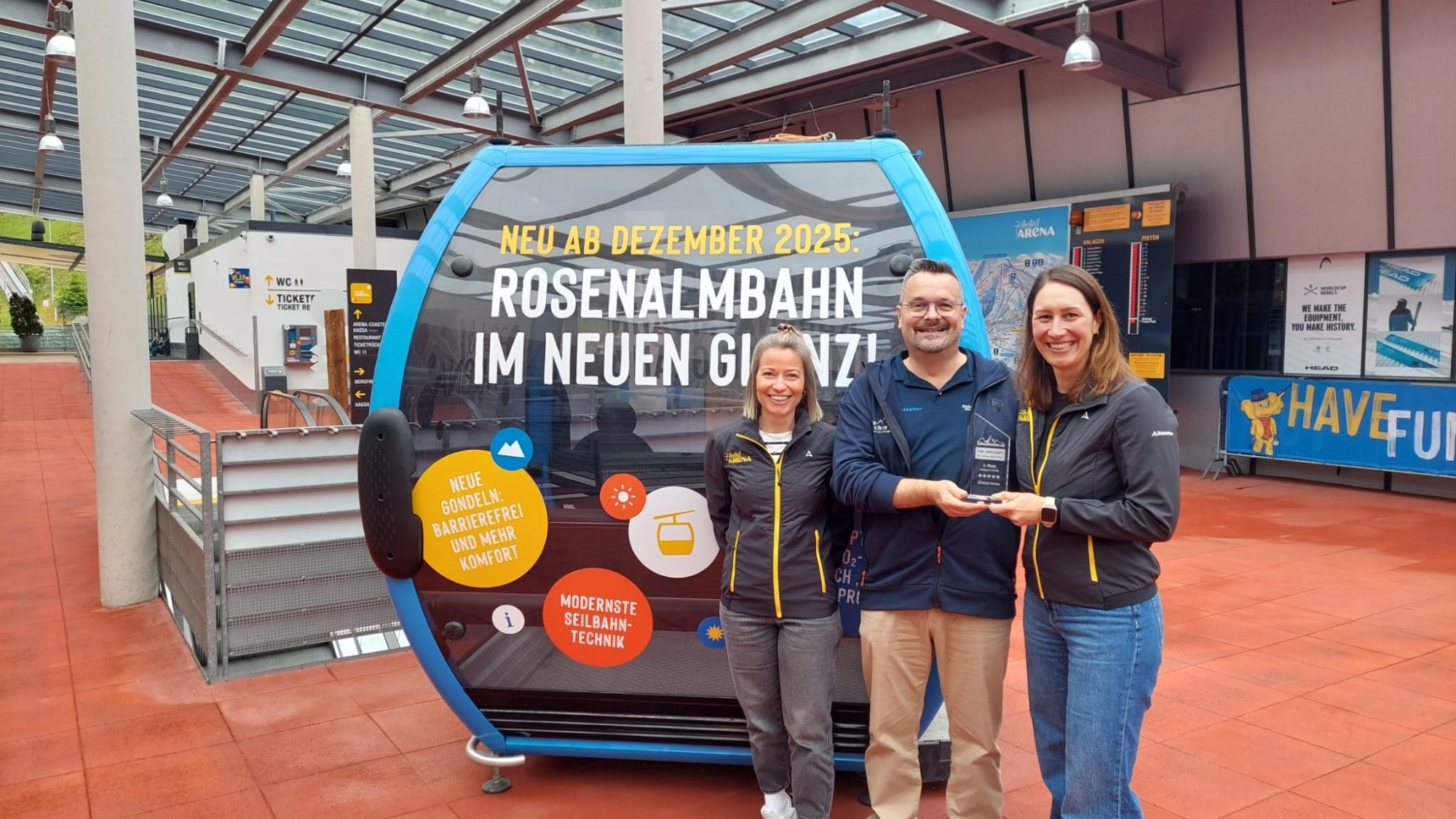 Links: Johanna Fiechtl (Marketing Zillertal Arena); Mitte: Christopher Lahm-Wolter (Schneemenschen GmbH); Rechts: Mag. Patricia Wetscher (Marketing Zillertal Arena)