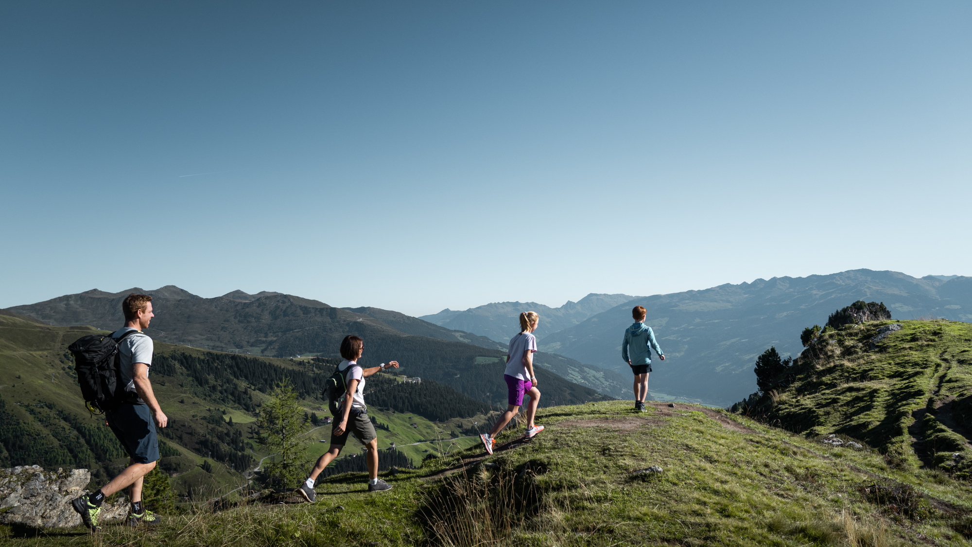 An drei Terminen im Sommer 2025 laden die Kinderfeste bei der Sommerbergalm am Hintertuxer Gletscher zu Spiel, Spaß und unbeschwertem Miteinander ein.