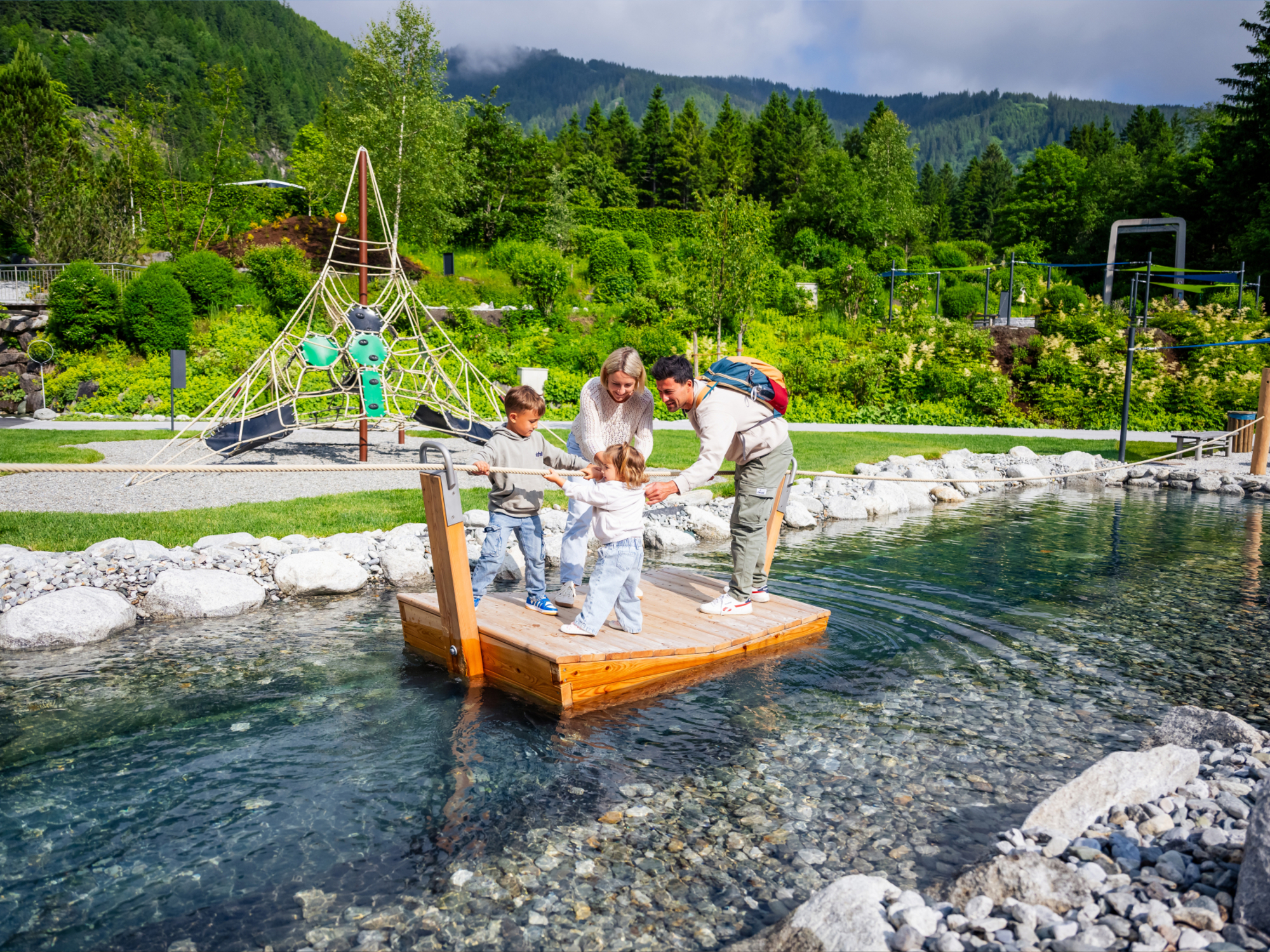 Familie in den Krimmler Wasserwelten