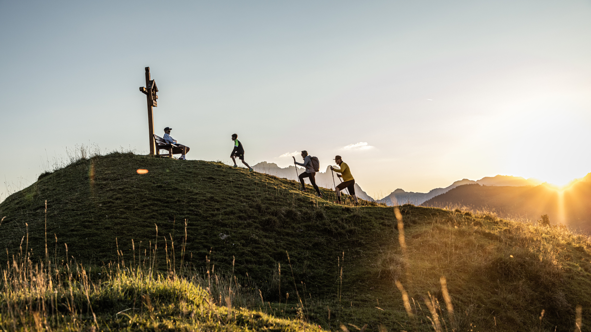 Sonnenaufgang am Gipfelkreuz