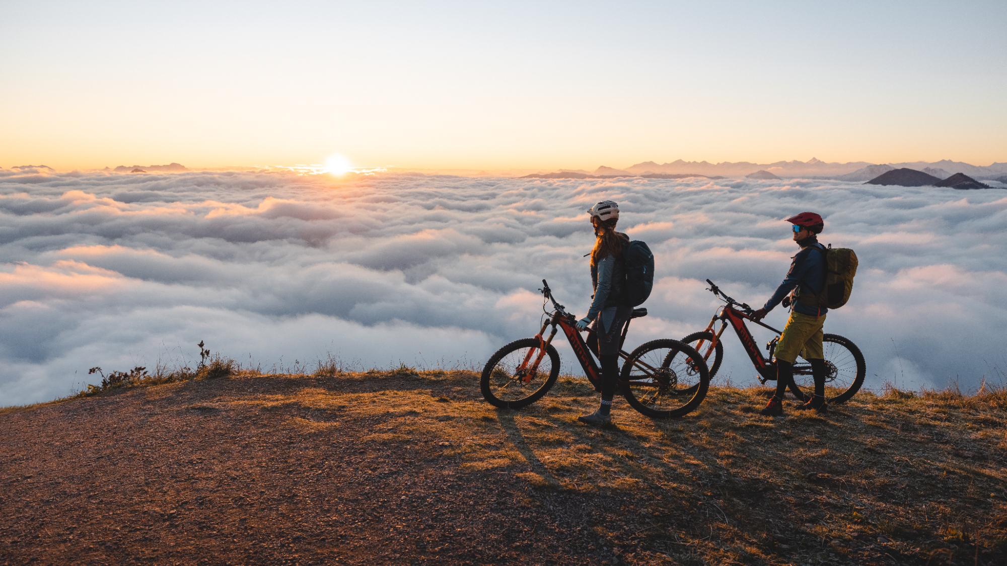 Mit dem Rad auf dem Berg – herbstliche Ausblicke über den Wolken laden zum Verweilen ein