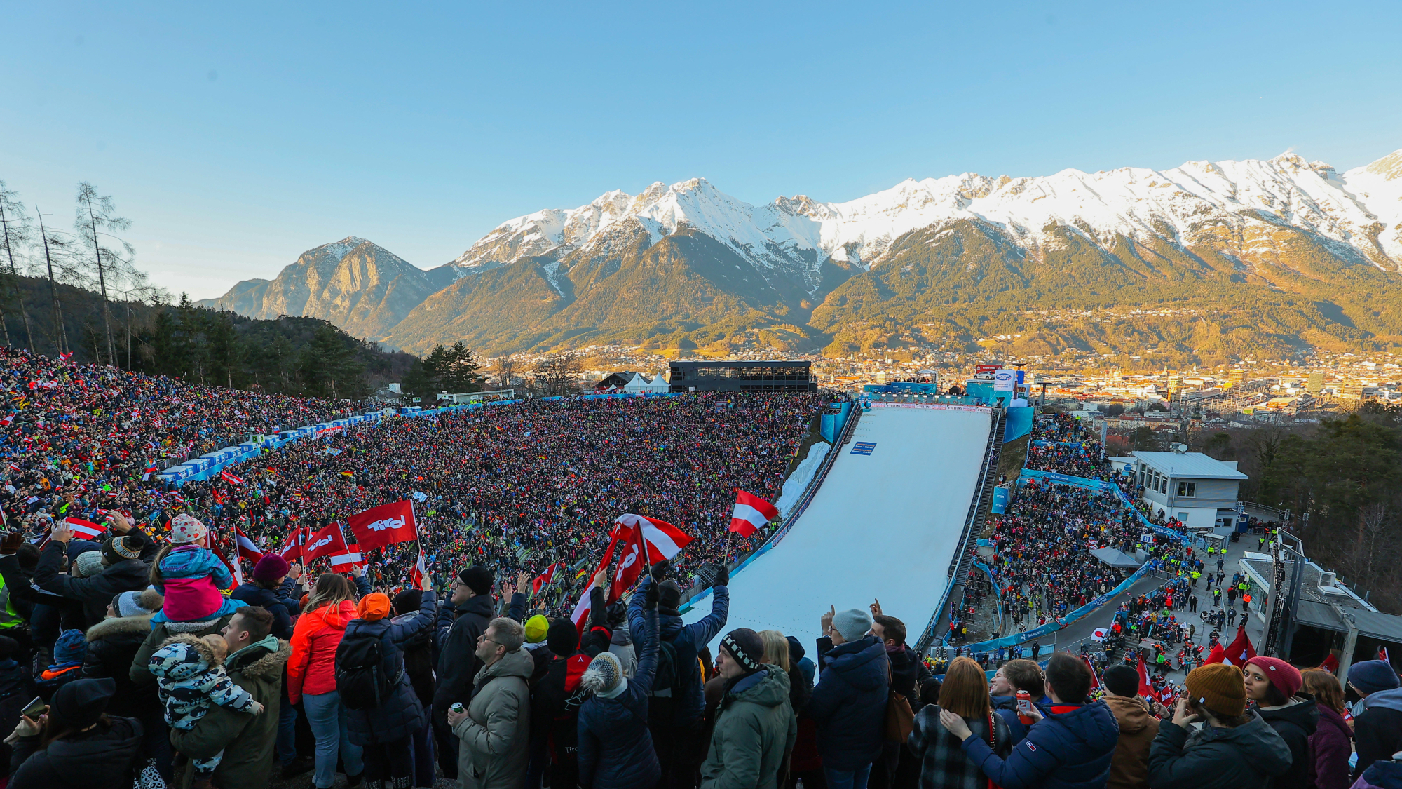 Das legendäre Bergiselspringen im Zuge der Vierschanzentournee verwandelt Innsbruck am 3. und 4. Jänner 2026 wieder in ein Eldorado für Skisprungfans.