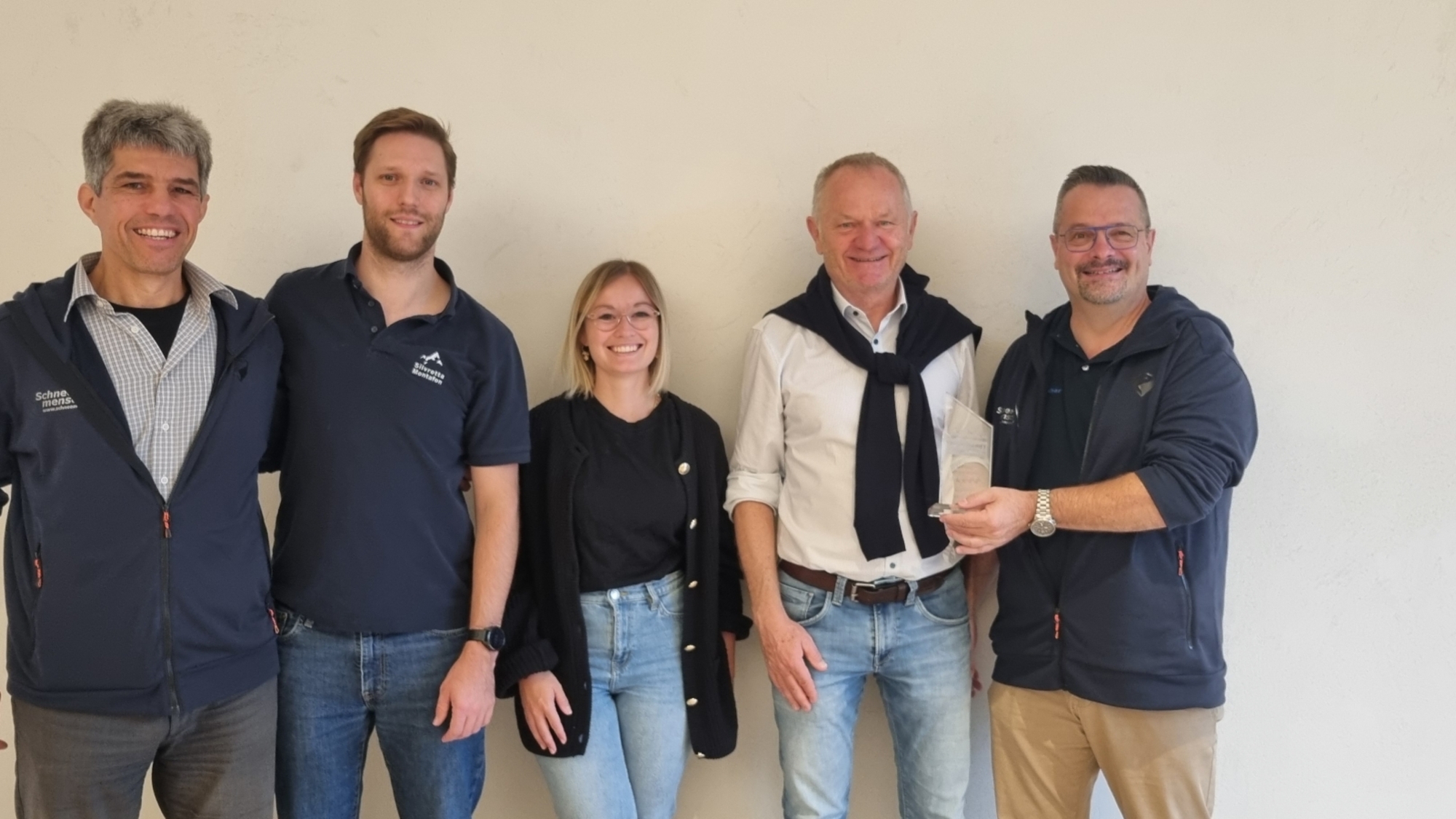 V.l.n.r.: Ralf Töpling (Schneemenschen GmbH), Kilian Zinnecker (Bereichsleiter Nachhaltigkeit Silvretta Montafon GmbH), Natascha Zandveld (Online Marketing Silvretta Montafon GmbH), Peter Marko (Geschäftsführer Silvretta Montafon GmbH), Christopher Lahm-Wolter (Schneemenschen GmbH)