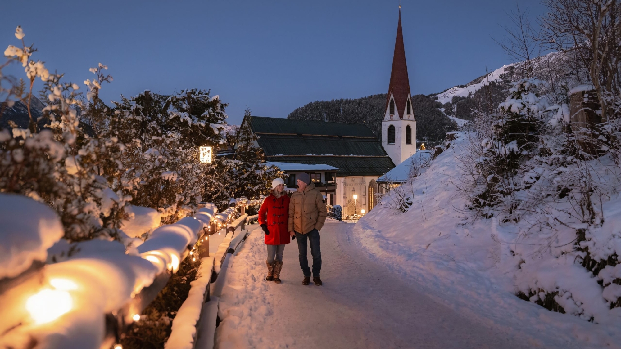 Der neue 100.000 Lichter-Weg führt auch bei der Pfarrkirche in Seefeld vorbei