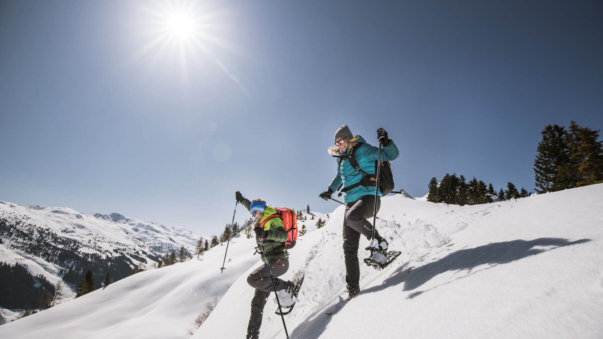Der Name ist Programm: „Mit Sicherheit Spaß im Schnee“ lautet das Motto der  Schneeschuhwanderwochen inklusive geführter Touren, Hüttenabend und alpinem Sicherheitskurs.