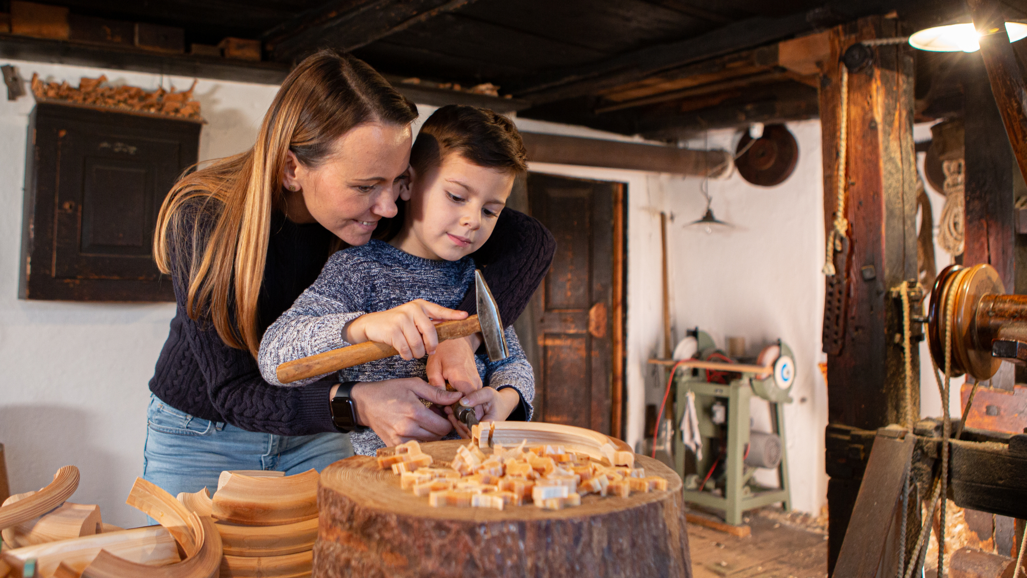 Seiffen Handwerk Reifendrehen mit der Familie