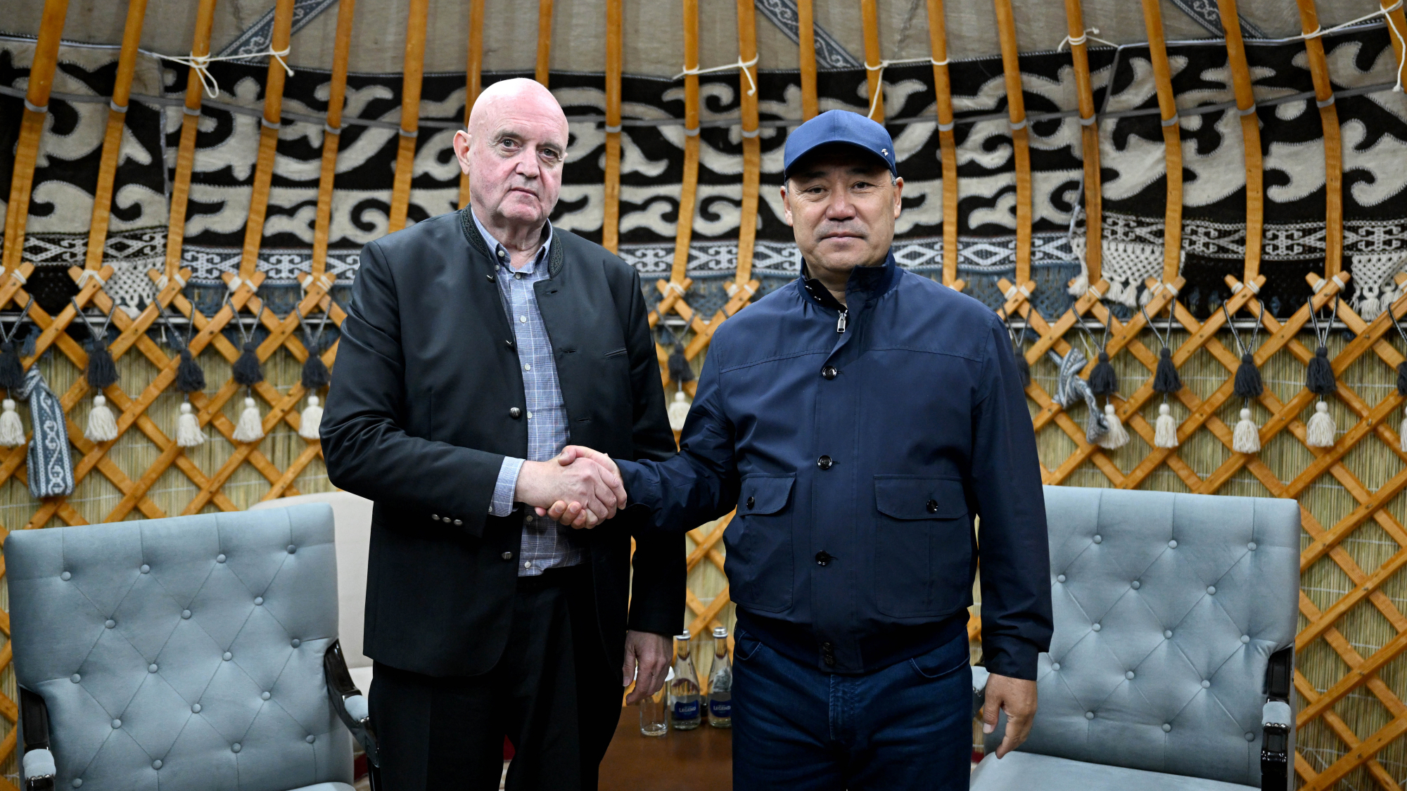 Michael Doppelmayr und Präsident Sadyr Zhaparov