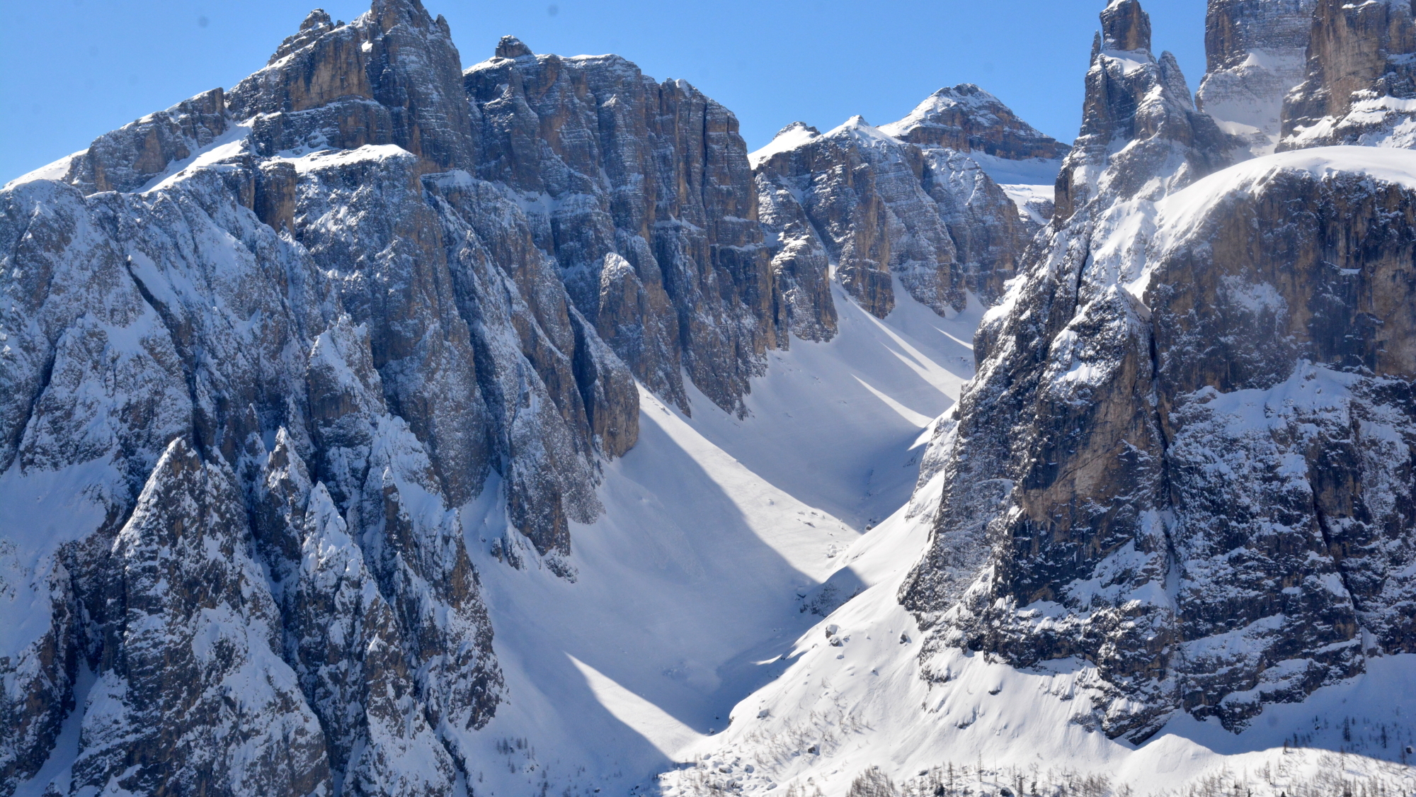 Blick von der Bergstation „Forcelles“ (2121 m) zum Mittagstal (Val Mesdi)