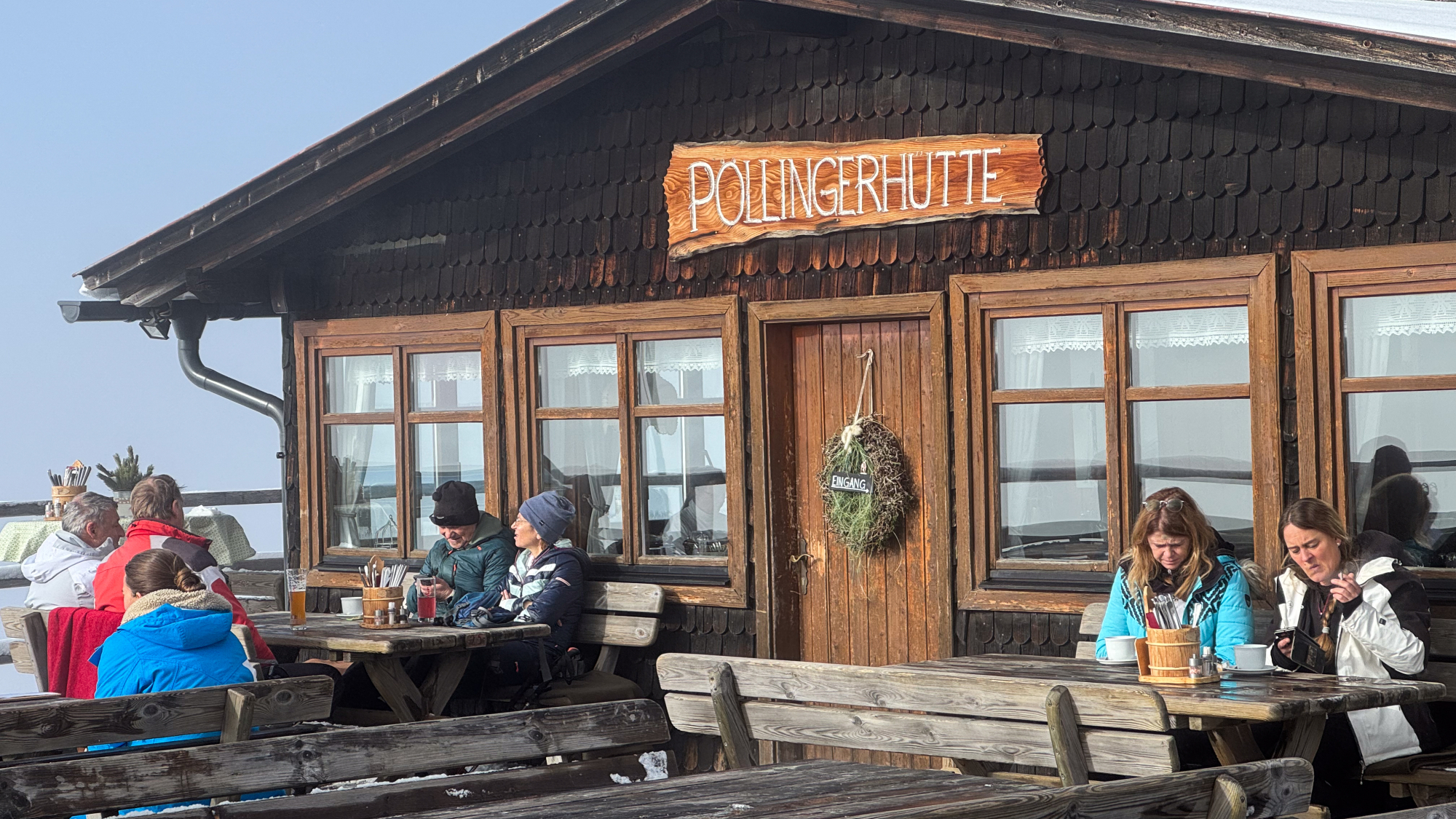 Gemütlich mit toller Aussicht: Pöllingerhütte