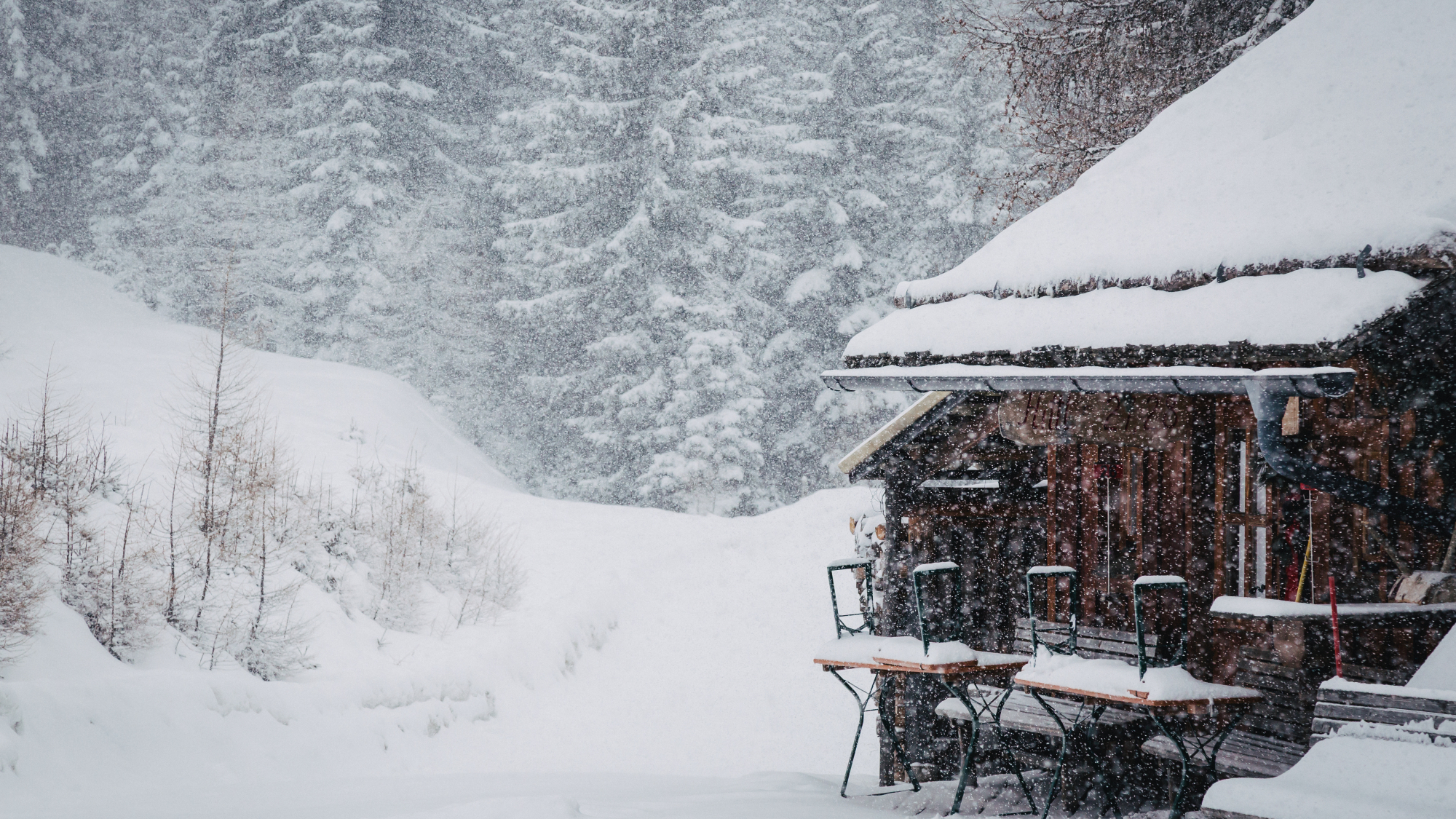 Dichter Schneefall an der Huaba-Hütte auf der Gerlitzen Alpe