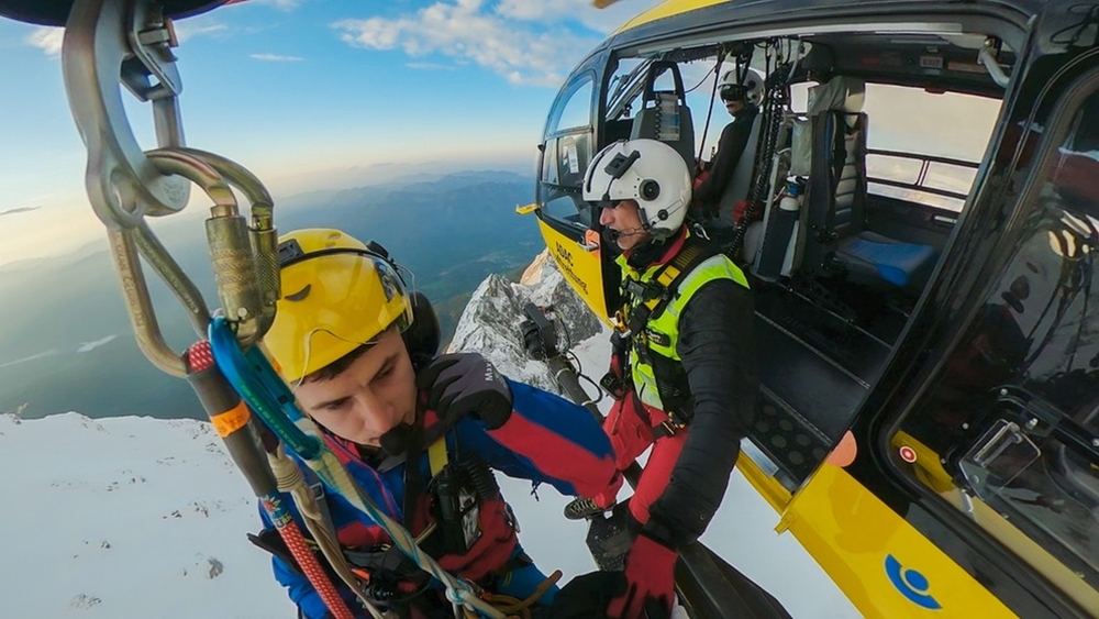 Tobias Limmer von der Bergwacht Grainau beim Hubschraubereinsatz im Zugspitzgebiet