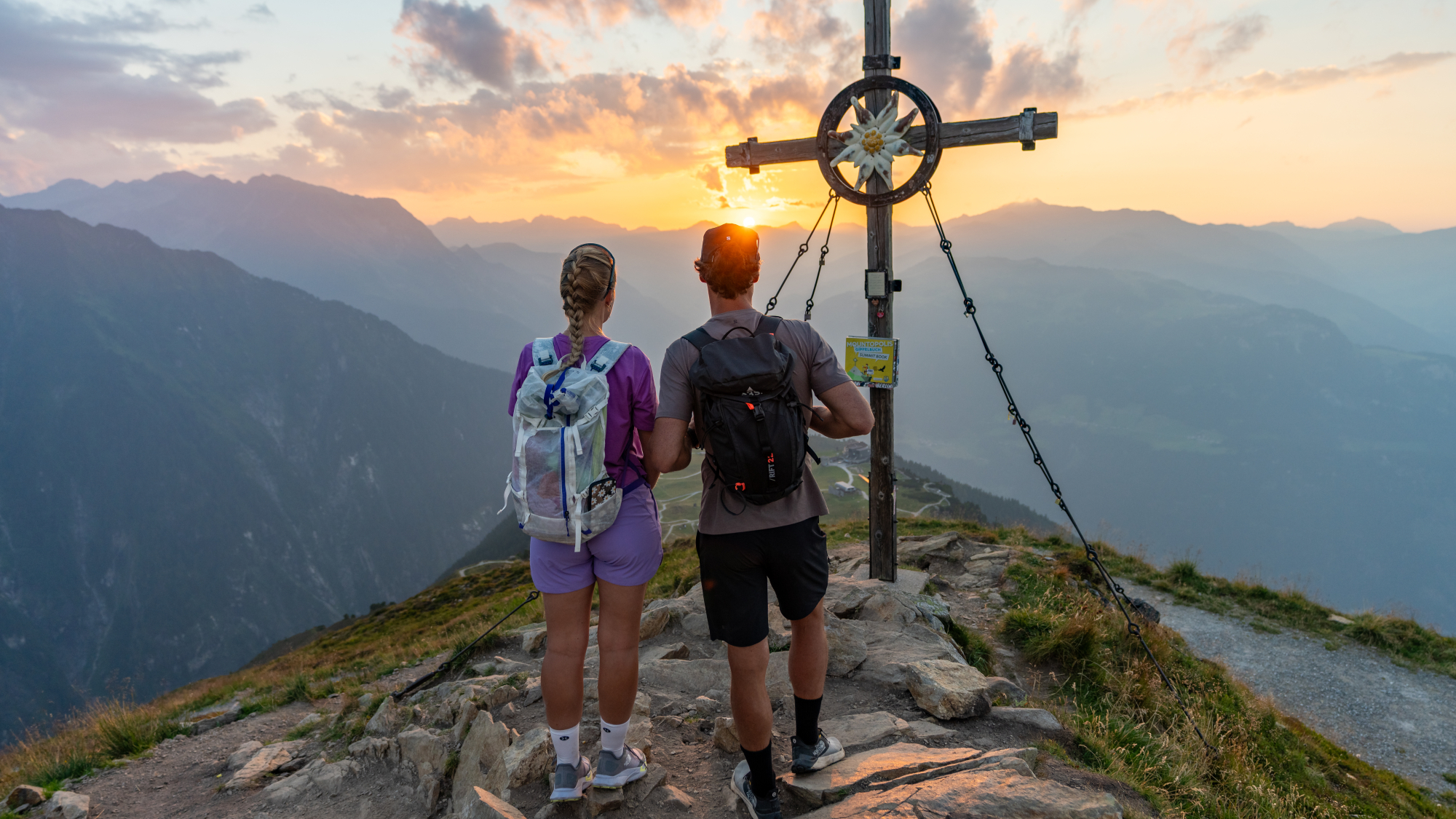 SonnenUntergangsGondel am Ahorn