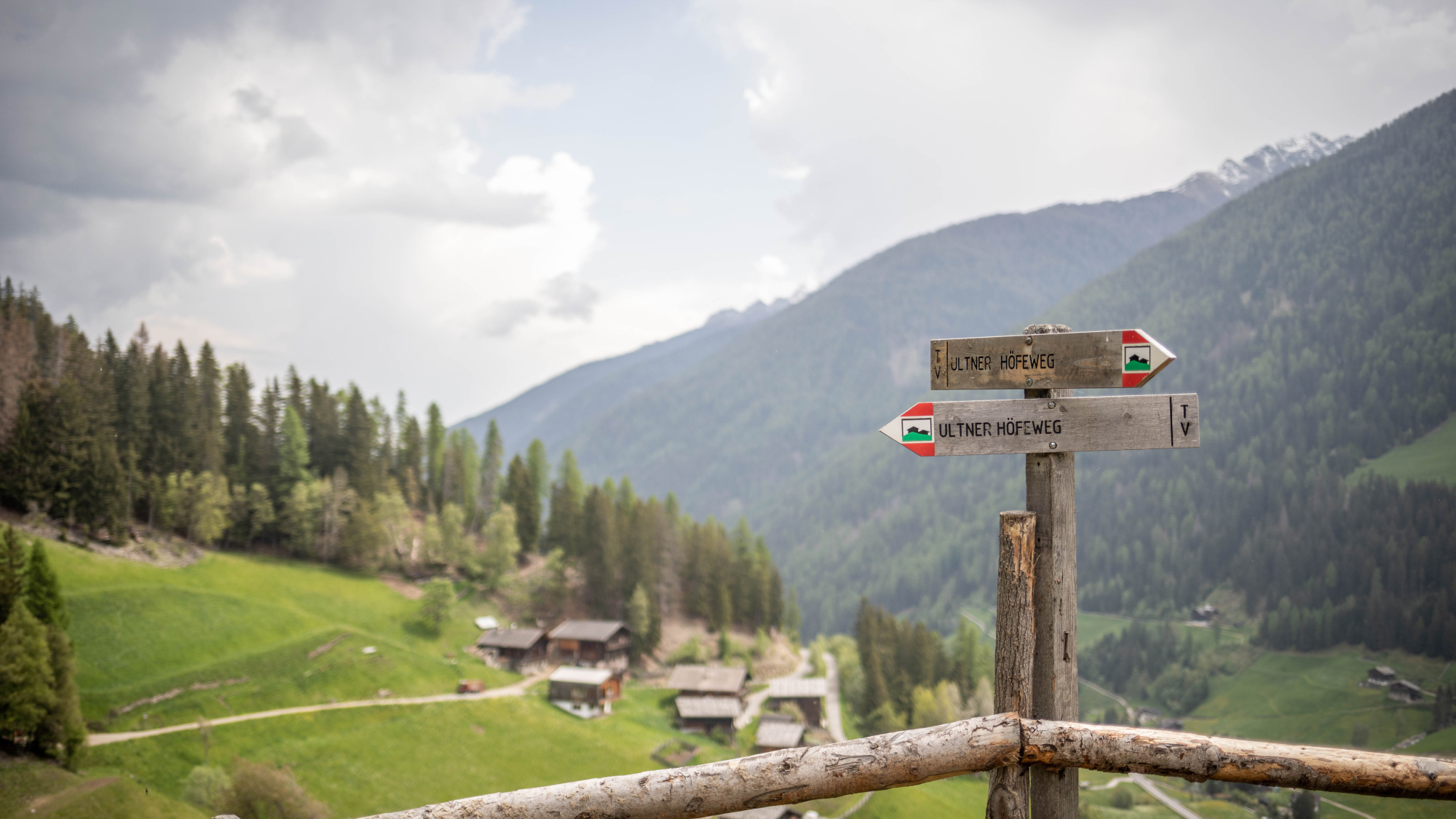 Wandern in der Talsohle: Ultner Höfeweg