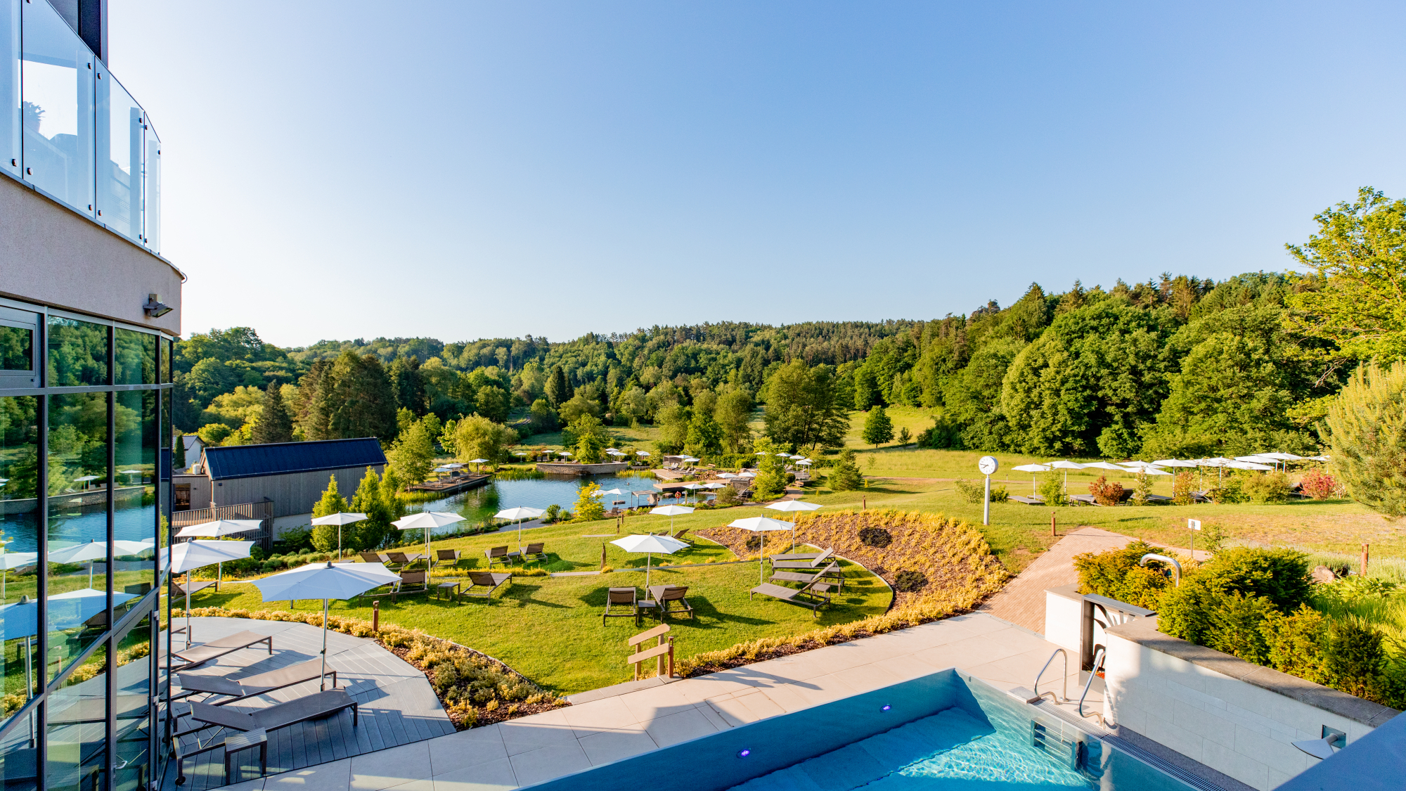Außenanlagen des Pfalzblick Wald Spa Resort