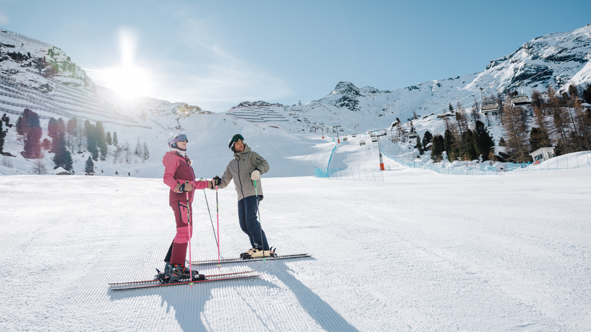 Skifahrer im sonnigen Passeiertal