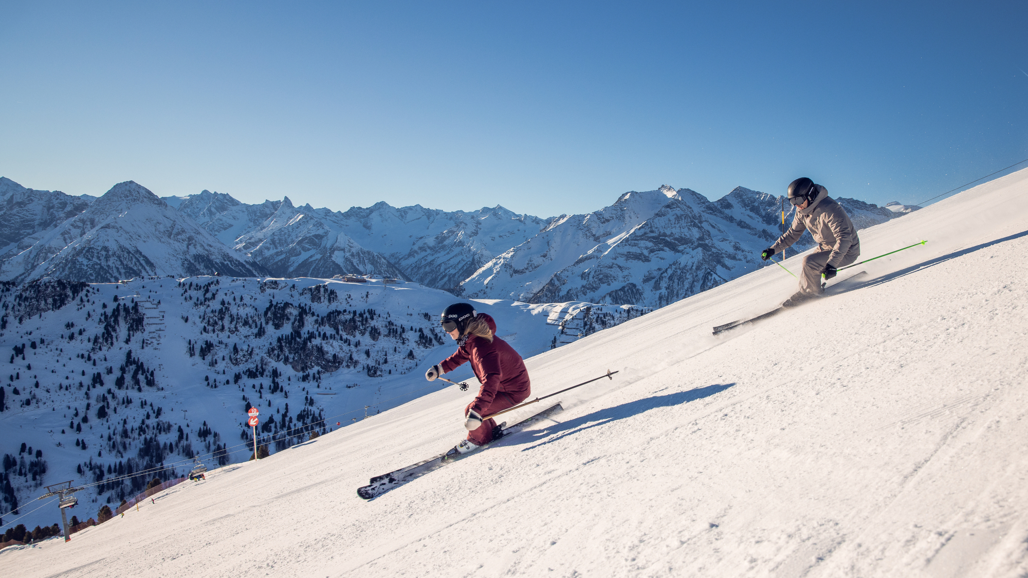 Skifahrer am Finkenberg im Zillertal