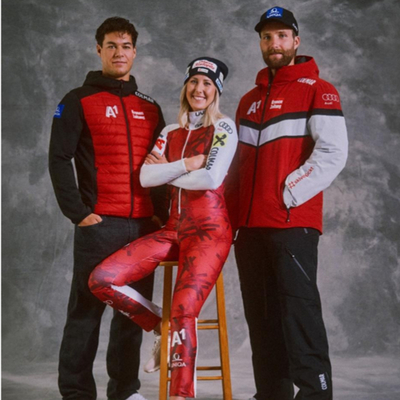 Lukas Feurstein, Conny Hütter and Marco Schwarz tragen die neuen Rennanzüge von Colmar