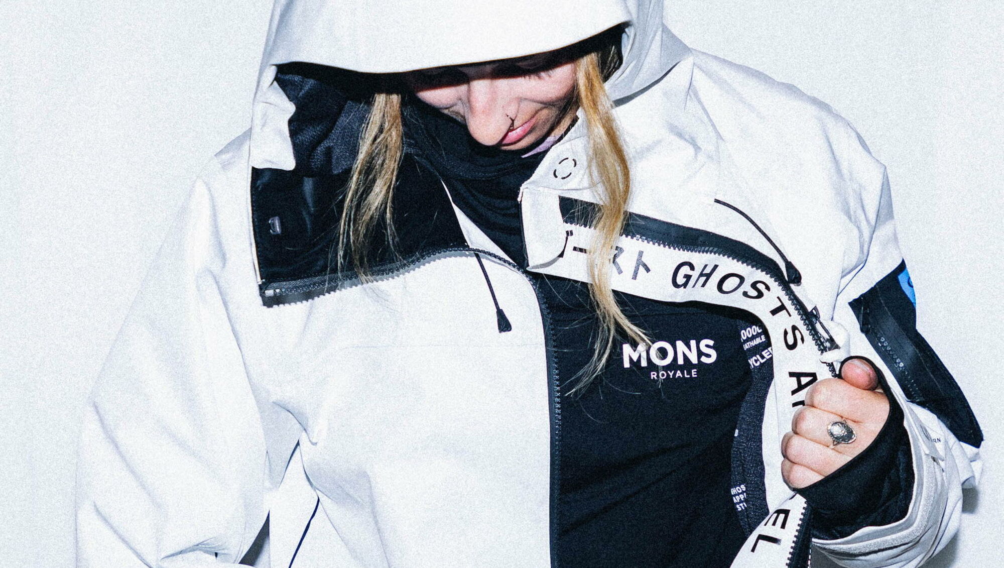 Freeriderin in der neuen Mons Royale-Kollektion