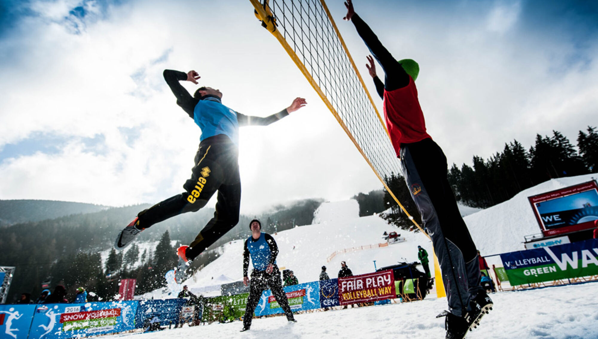Spieler bei der Snowvolleyball Tour