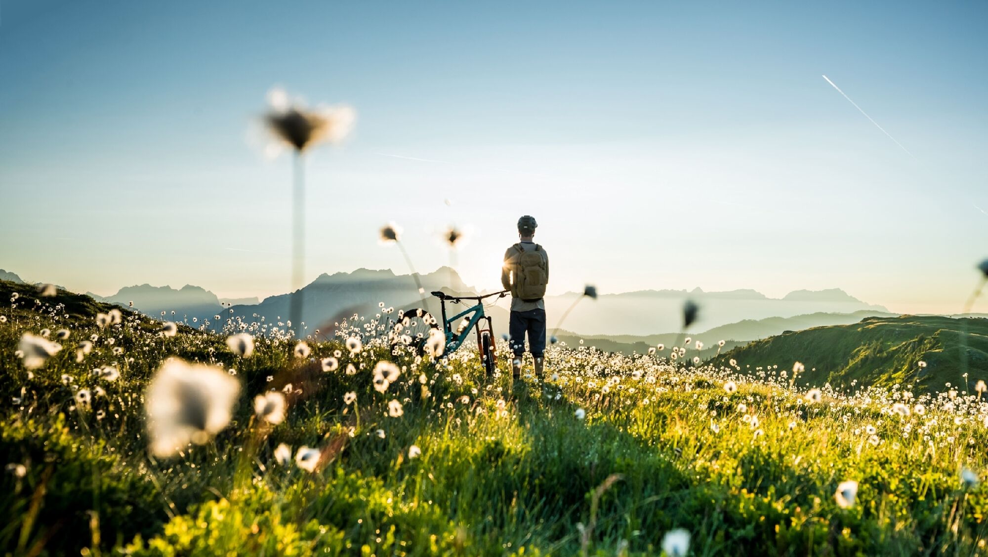 Mit über 400 Kilometern Wanderwegen und gut ausgebauten Klettersteigen in verschiedenen Schwierigkei